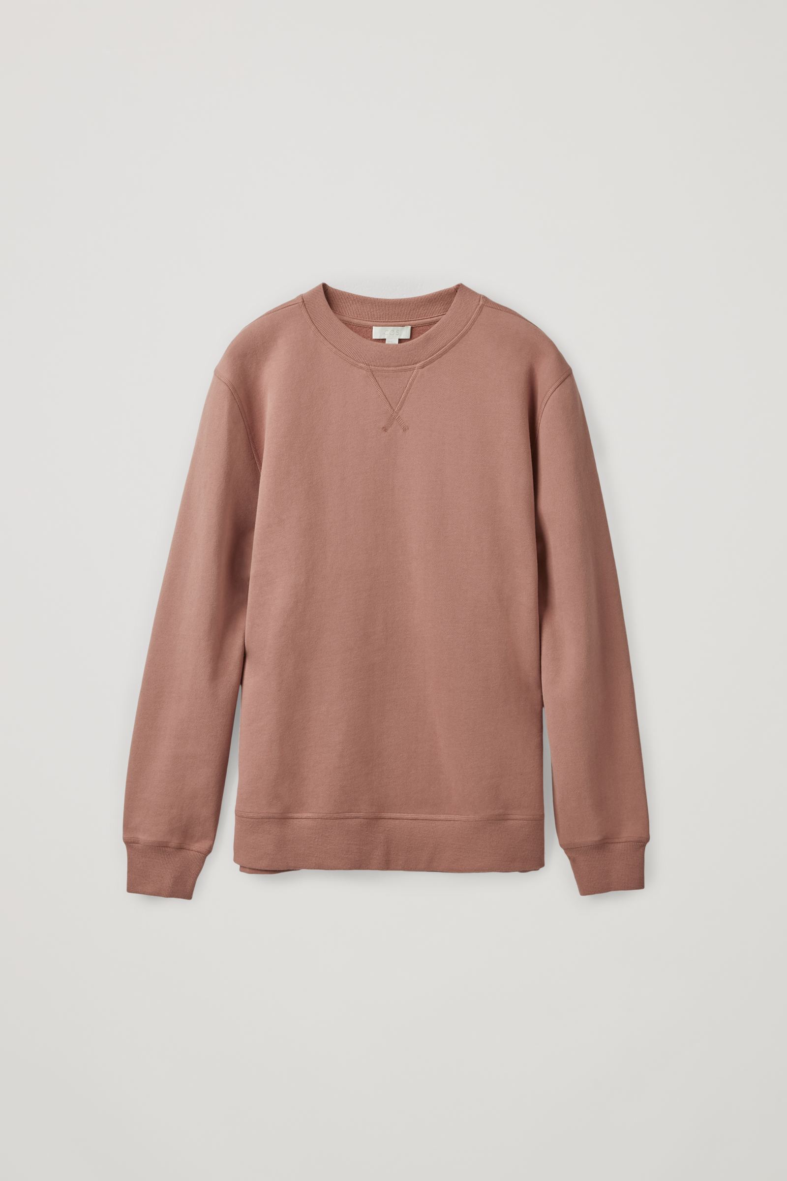 BRUSHED ORGANIC COTTON RELAXED SWEATSHIRT 起毛オーガニックコットン リラックススウェット｜COS コス  公式オンラインストア