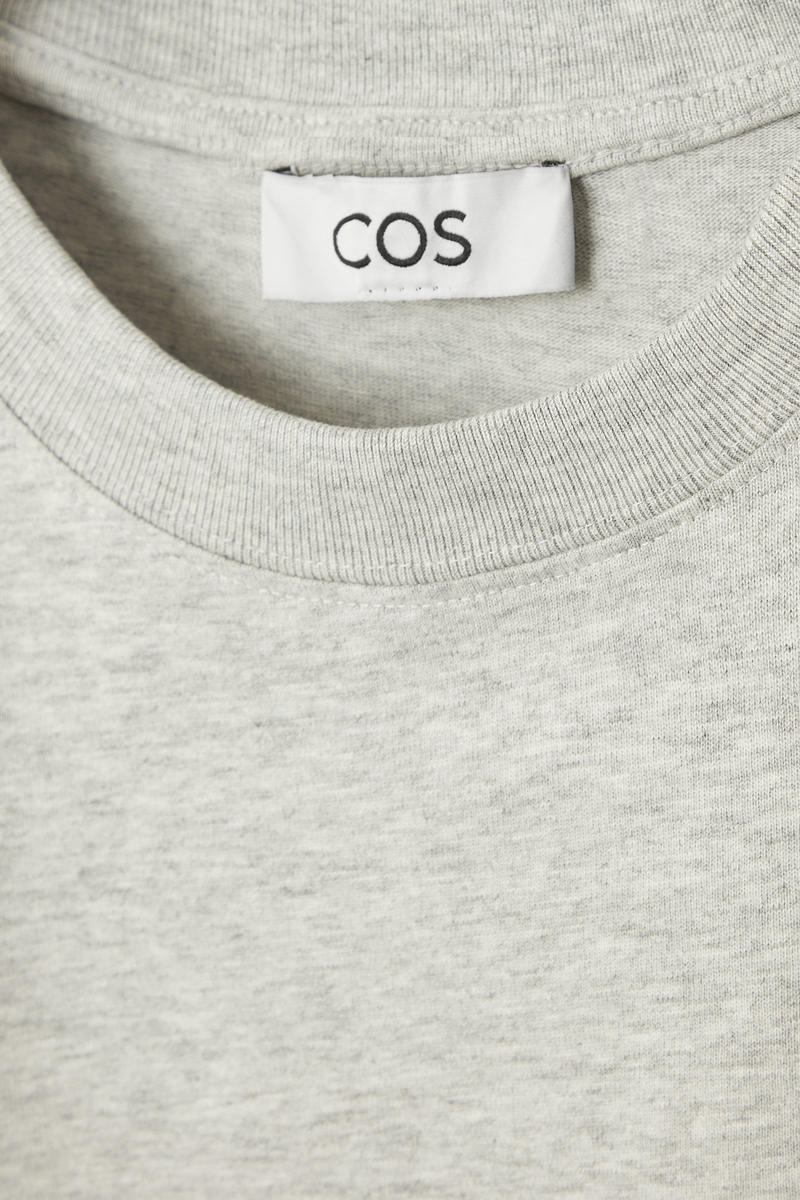 COS クリーンカットTシャツ