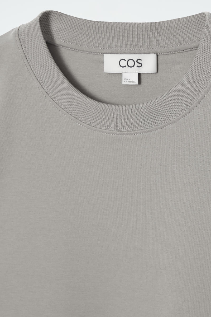 COS クリーンカットTシャツ