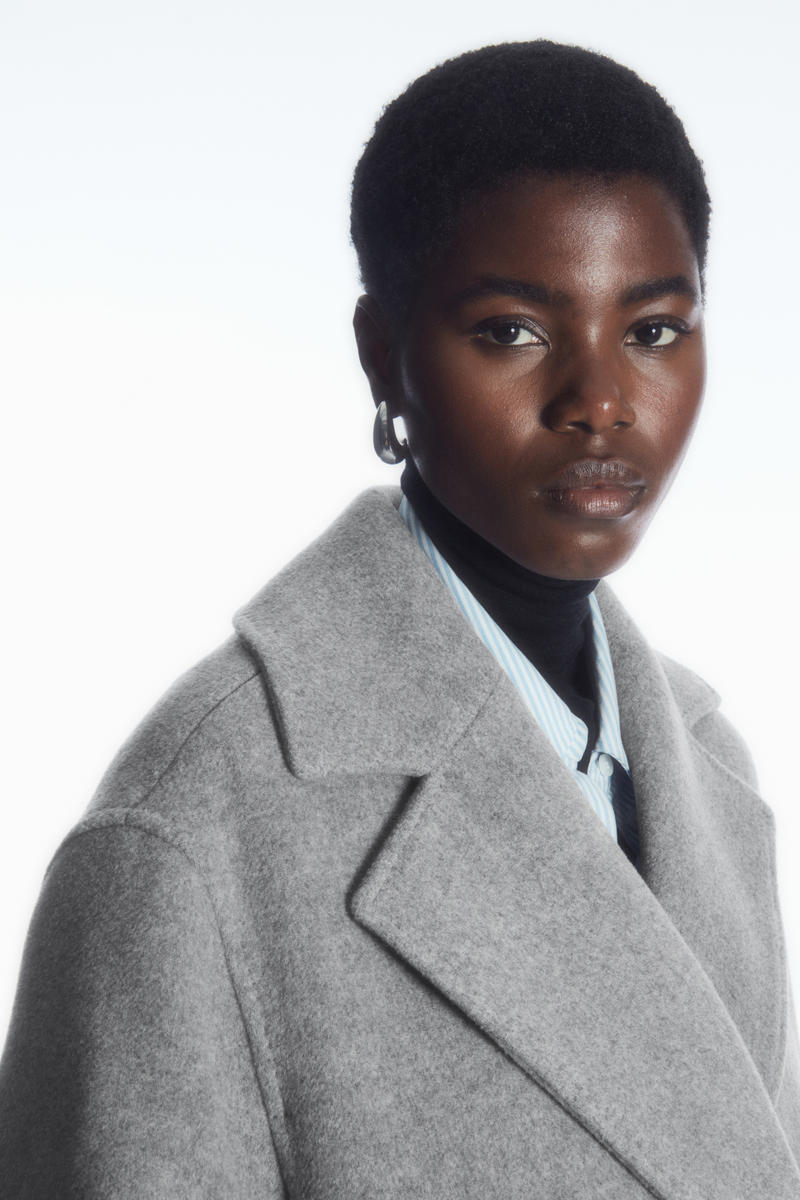 OVERSIZED DOUBLE-BREASTED WOOL COAT