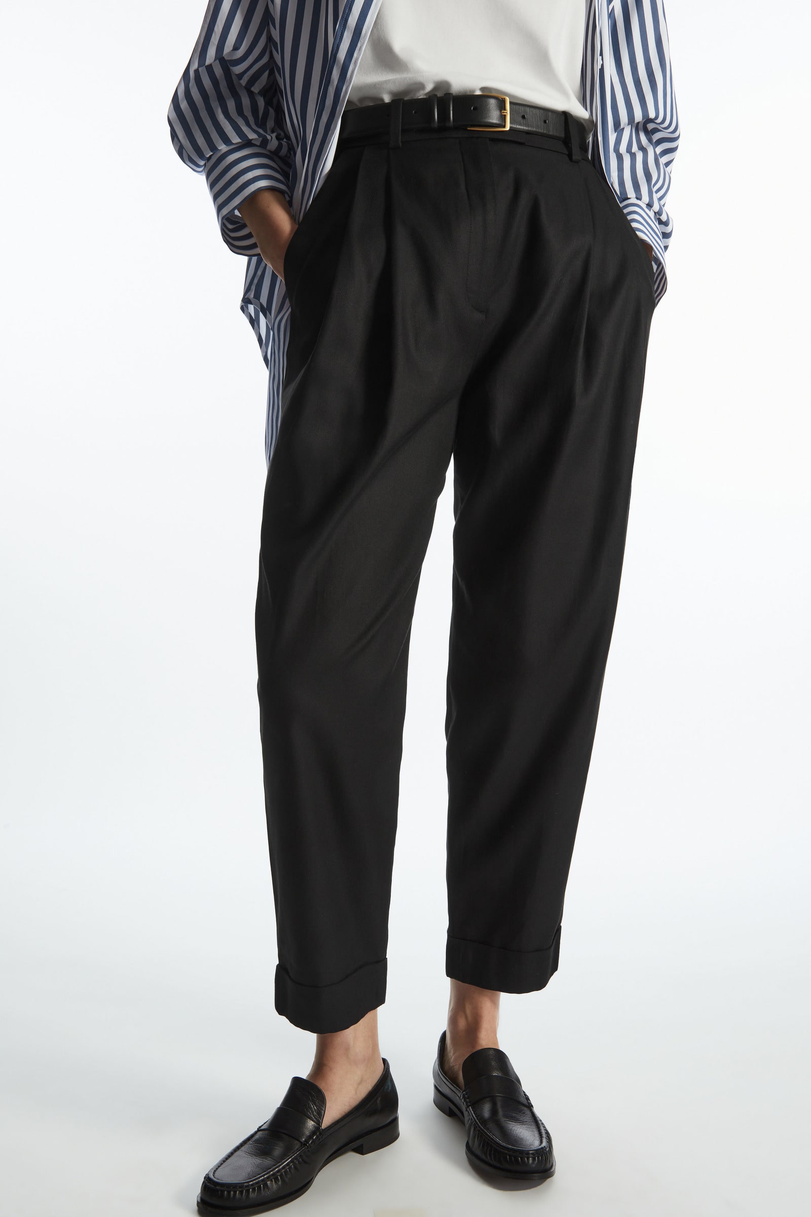 HIGH-WAISTED TAPERED TWILL TROUSERS ハイウエストテーパードツイル