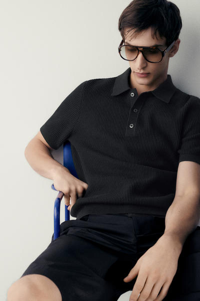 RACKING-STITCH KNITTED POLO SHIRT リブ編みニットポロシャツ｜COS