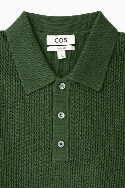 RACKING-STITCH KNITTED POLO SHIRT リブ編みニットポロシャツ｜COS