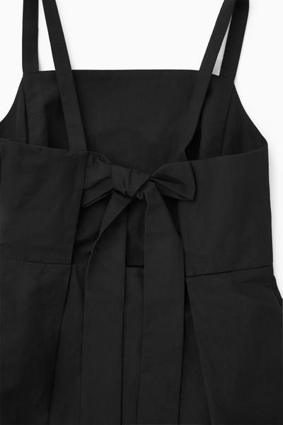 OPEN-BACK MINI PINAFORE DRESS オープンバック ミニピナフォア