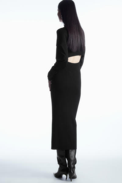 OPEN-BACK RIBBED-KNIT DRESS オープンバックリブニットワンピース