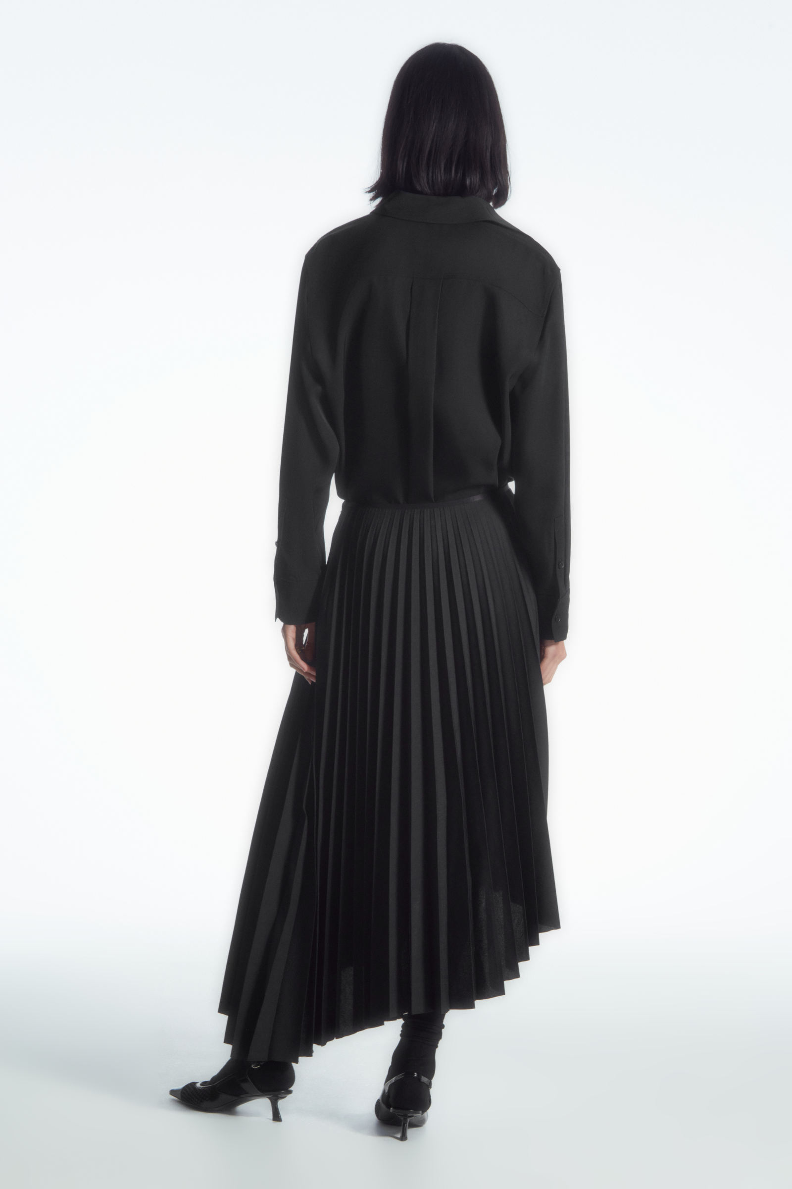 ASYMMETRIC PLEATED MIDI SKIRT アシンメトリープリーツミディスカート｜COS コス 公式オンラインストア