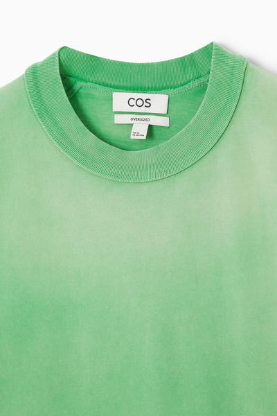 COS オーバーサイズフェードモックネックTシャツ