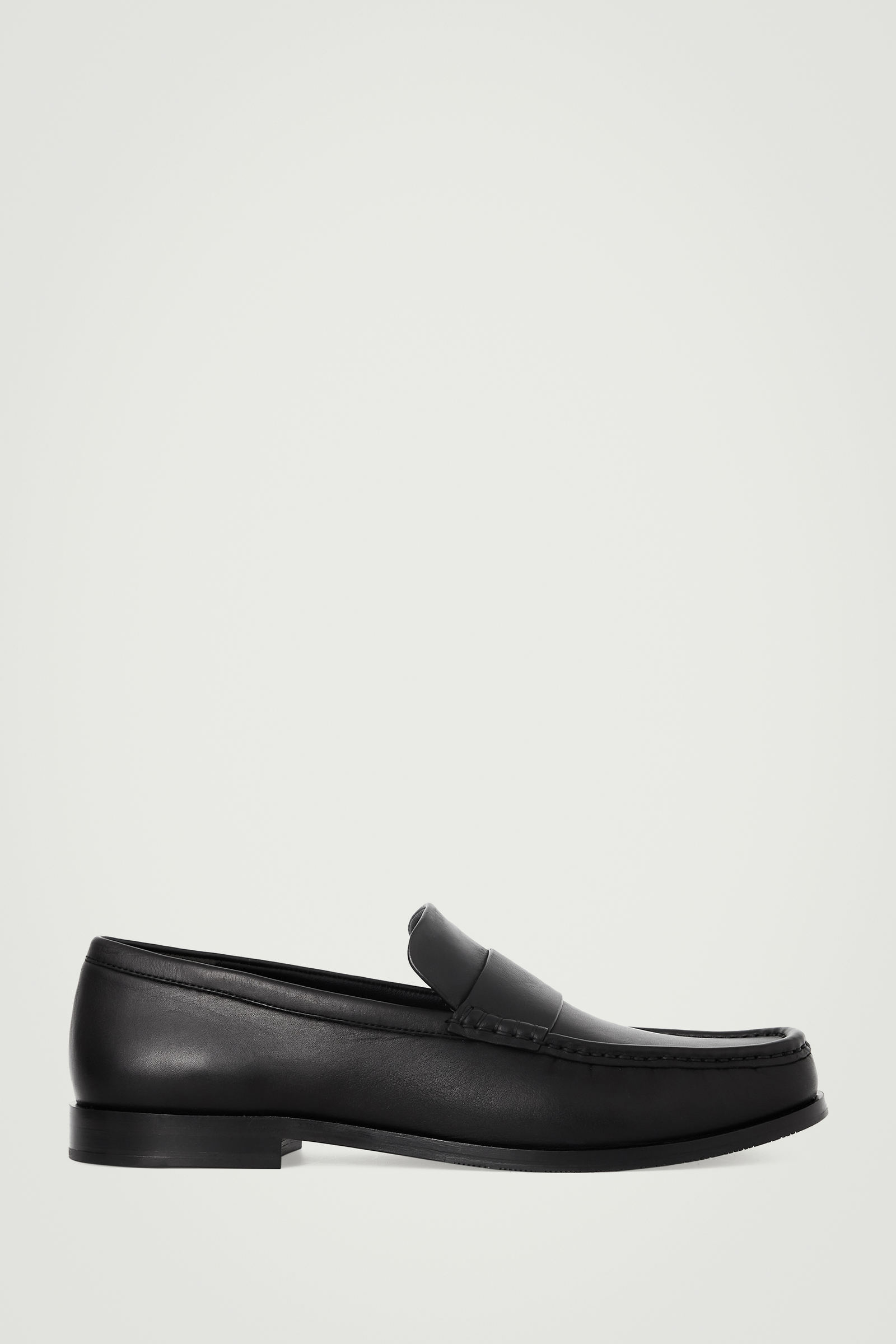 RUCHED LEATHER LOAFERS ルーシュドレザーローファー｜COS コス 公式オンラインストア