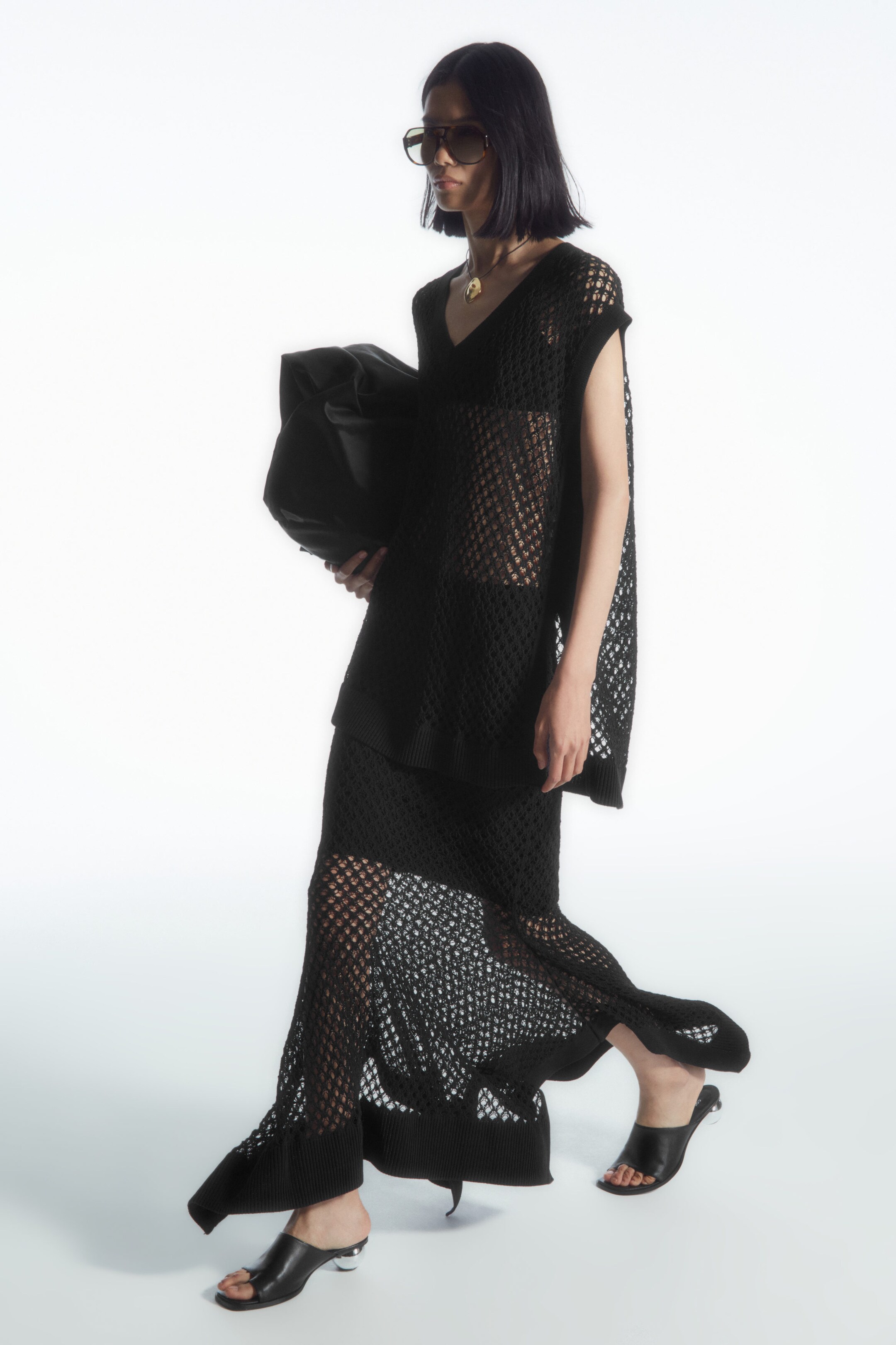 ASYMMETRIC OPEN-KNIT SKIRT