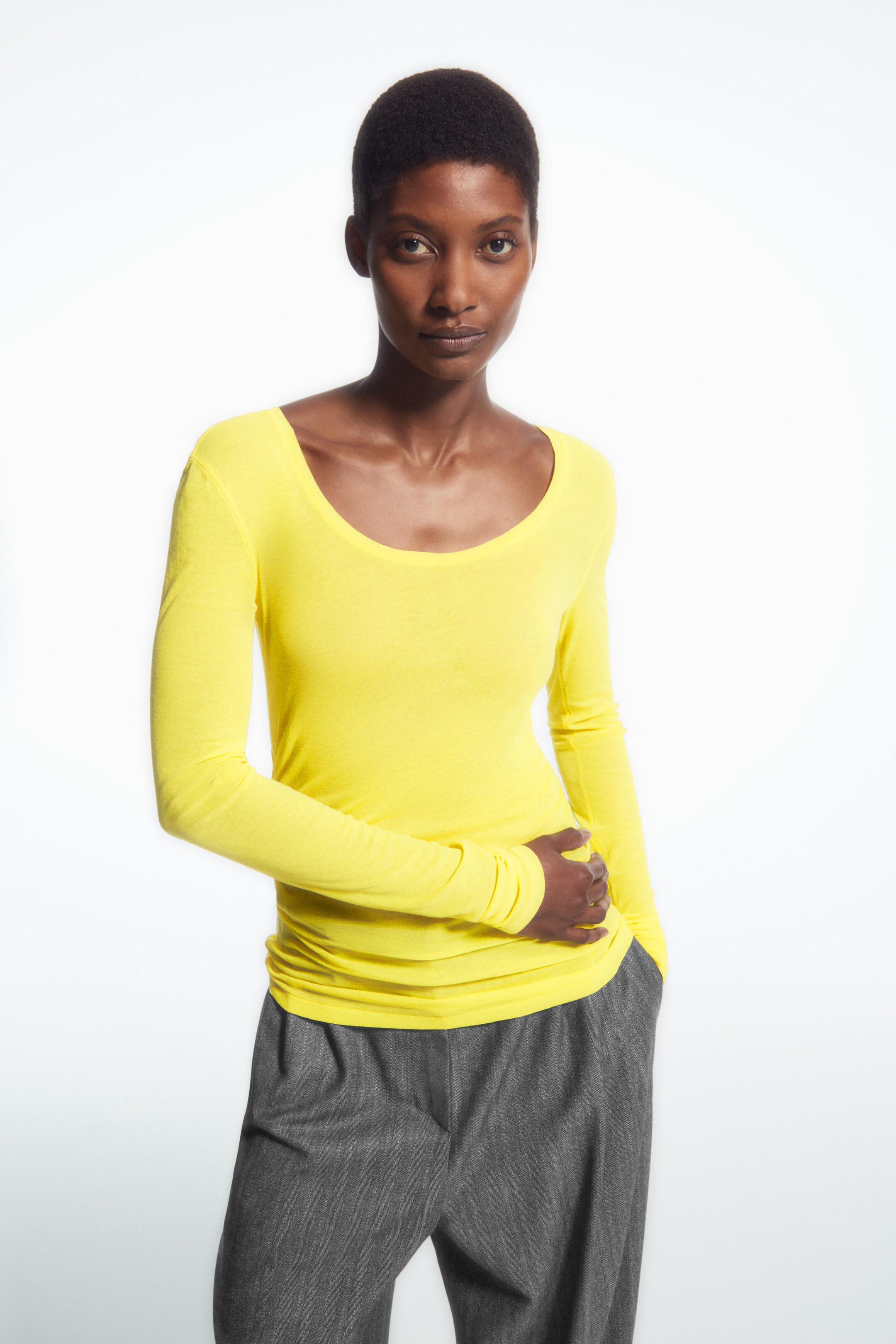 RUCHED LONG-SLEEVED TOP