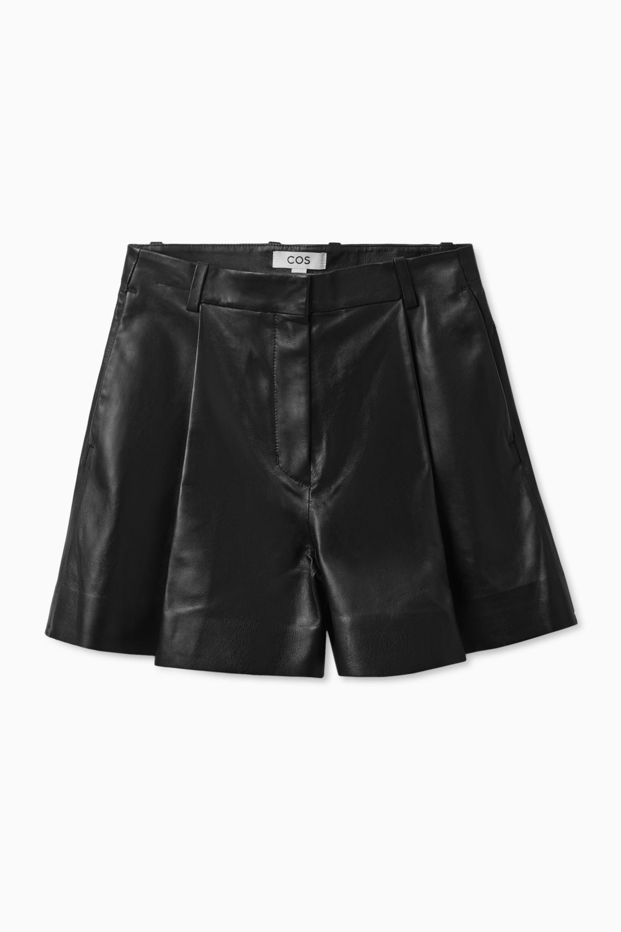 SHORT À PLIS EN CUIR