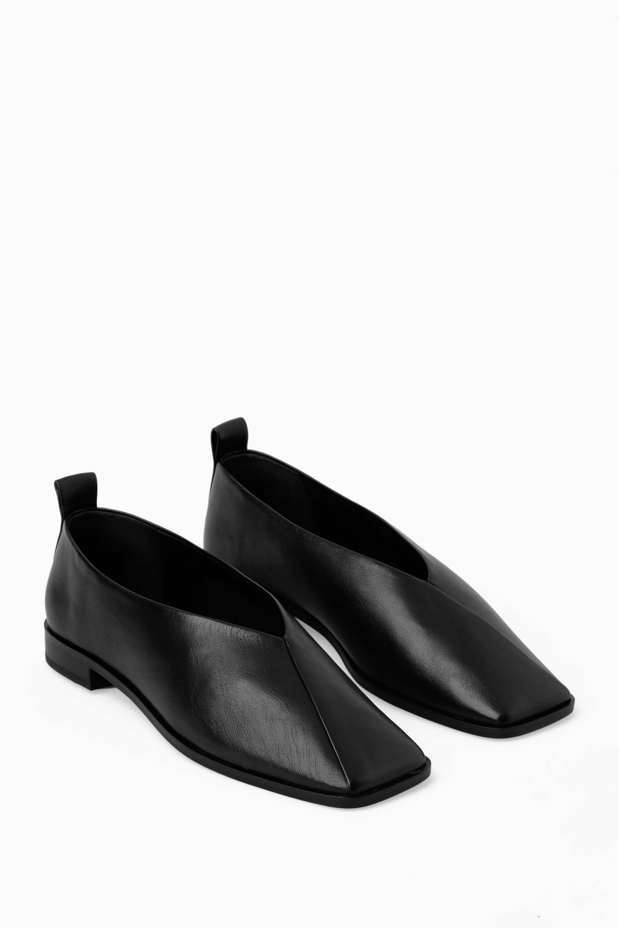 SQUARE-TOE CROSSOVER LEATHER BALLET FLATS