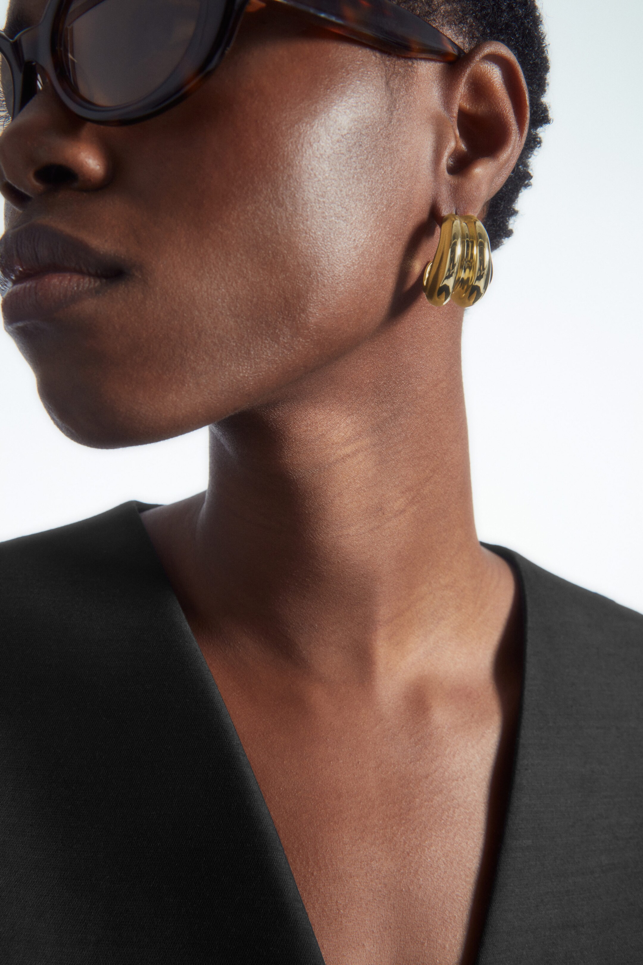 LAYERED CHUNKY HOOP EARRINGS