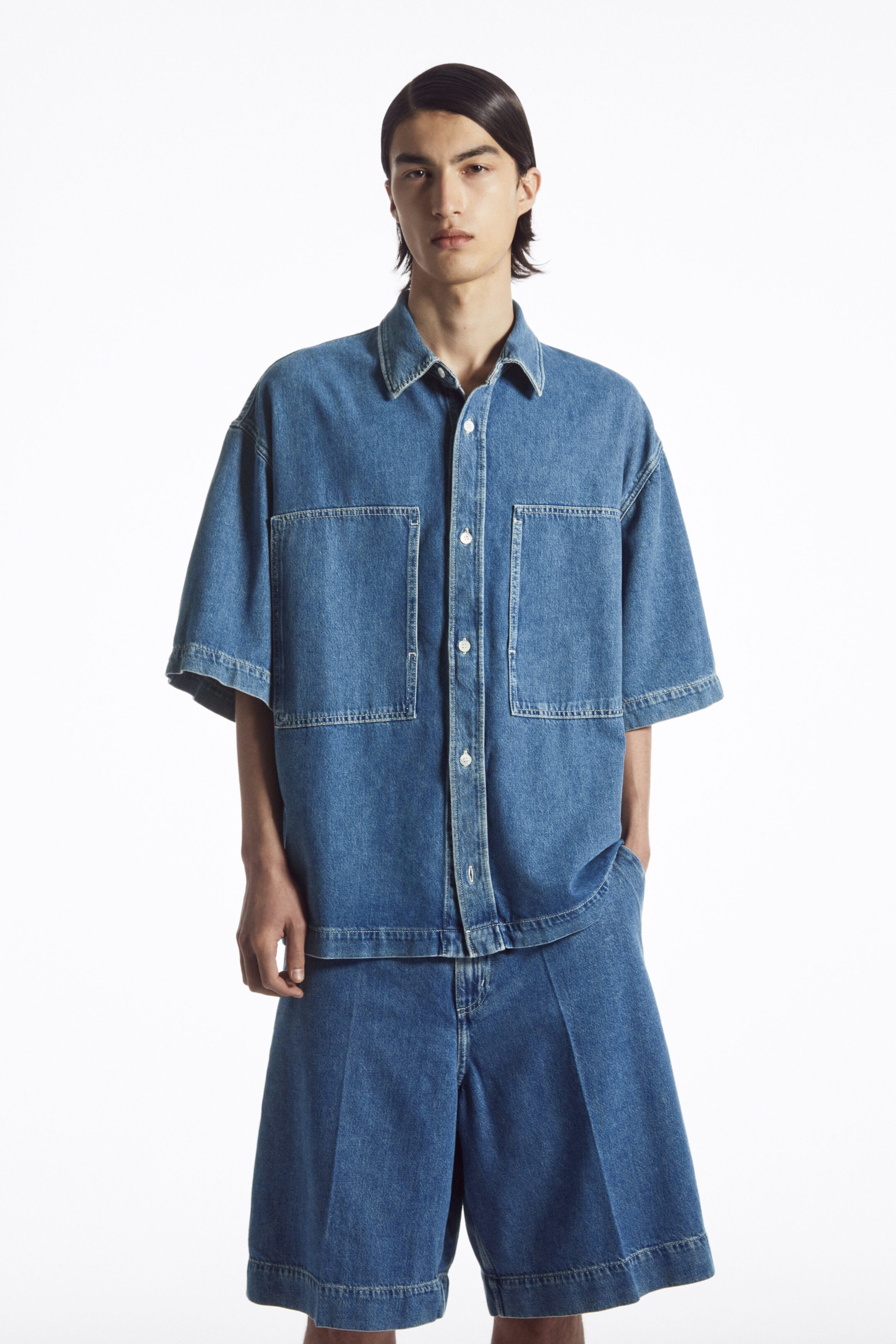 OVERSIZED SHORT-SLEEVED DENIM SHIRT