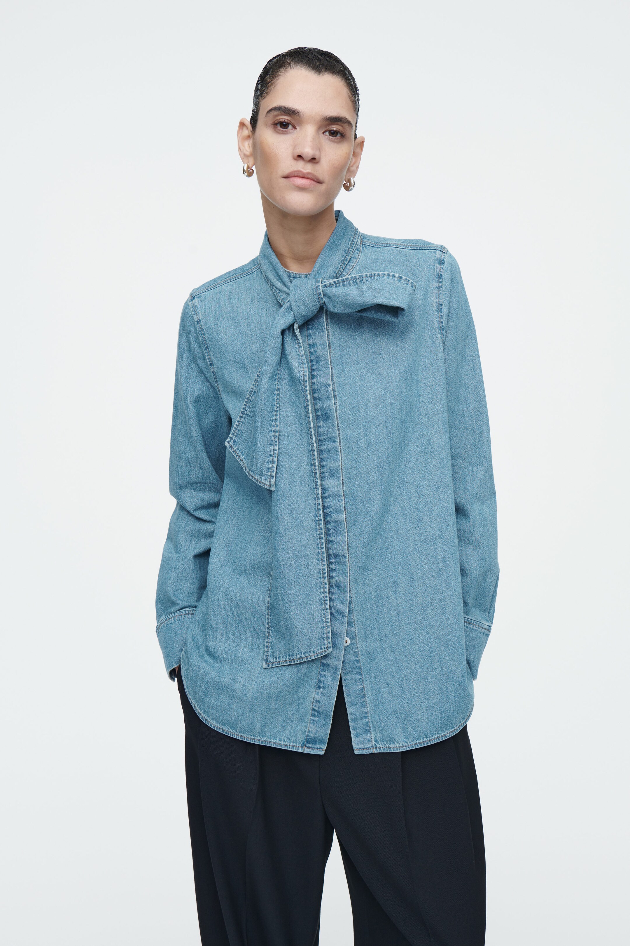 BLOUSE EN DENIM ENCOLURE À NOUER