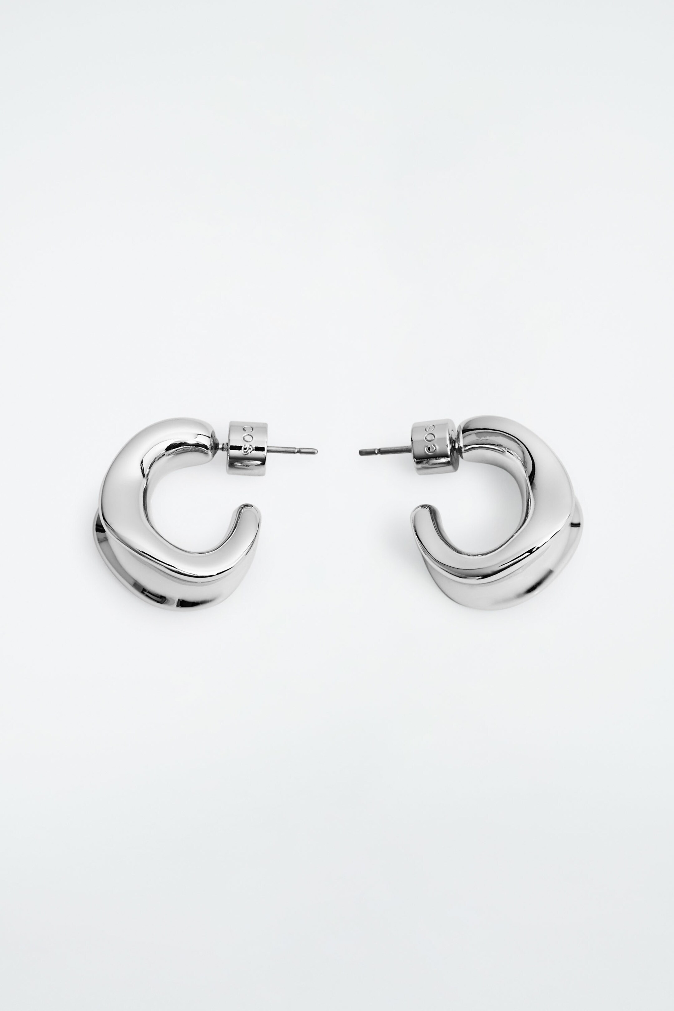 SCULPTED HOOP EARRINGS