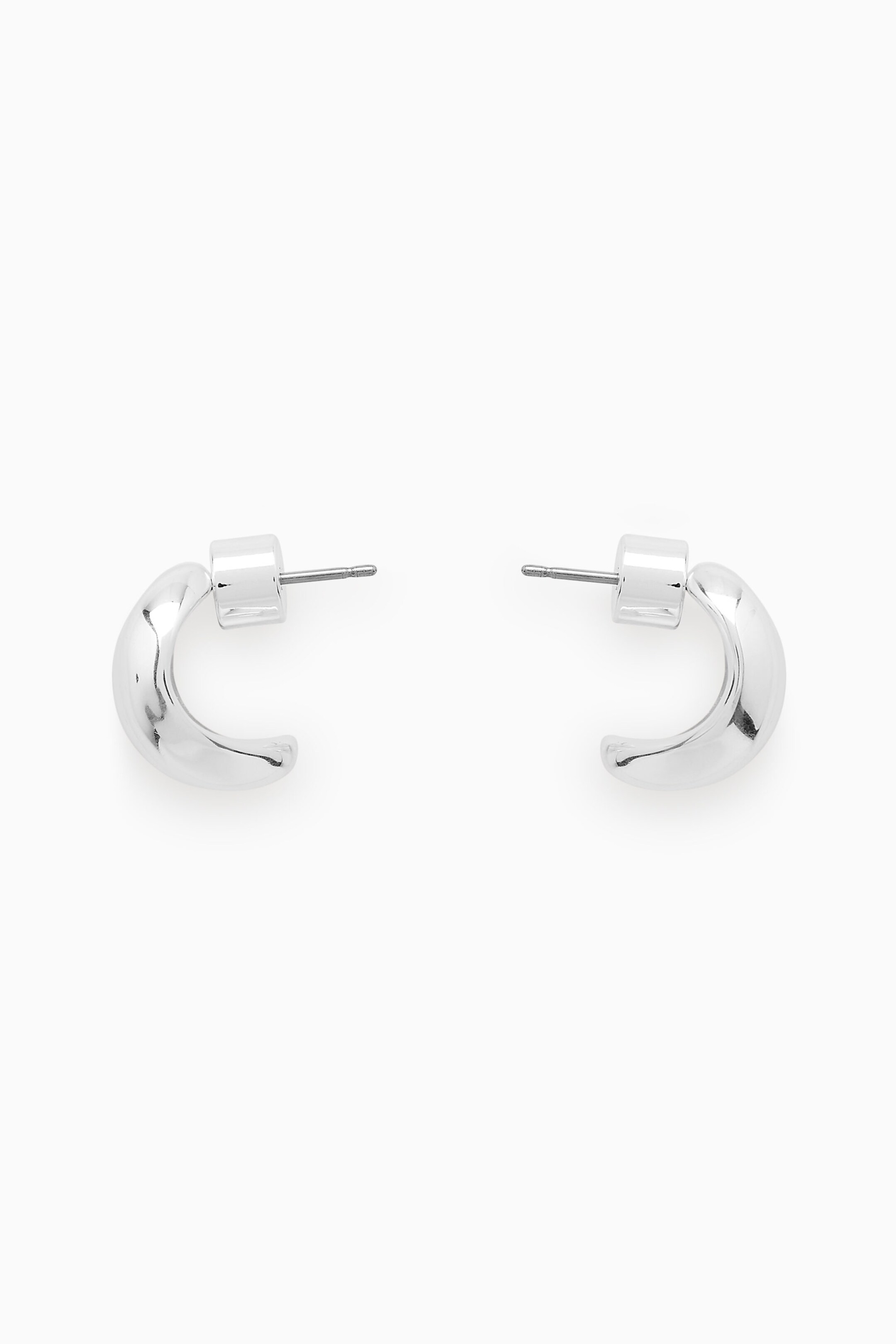 CURVED LAYERED STUD EARRINGS