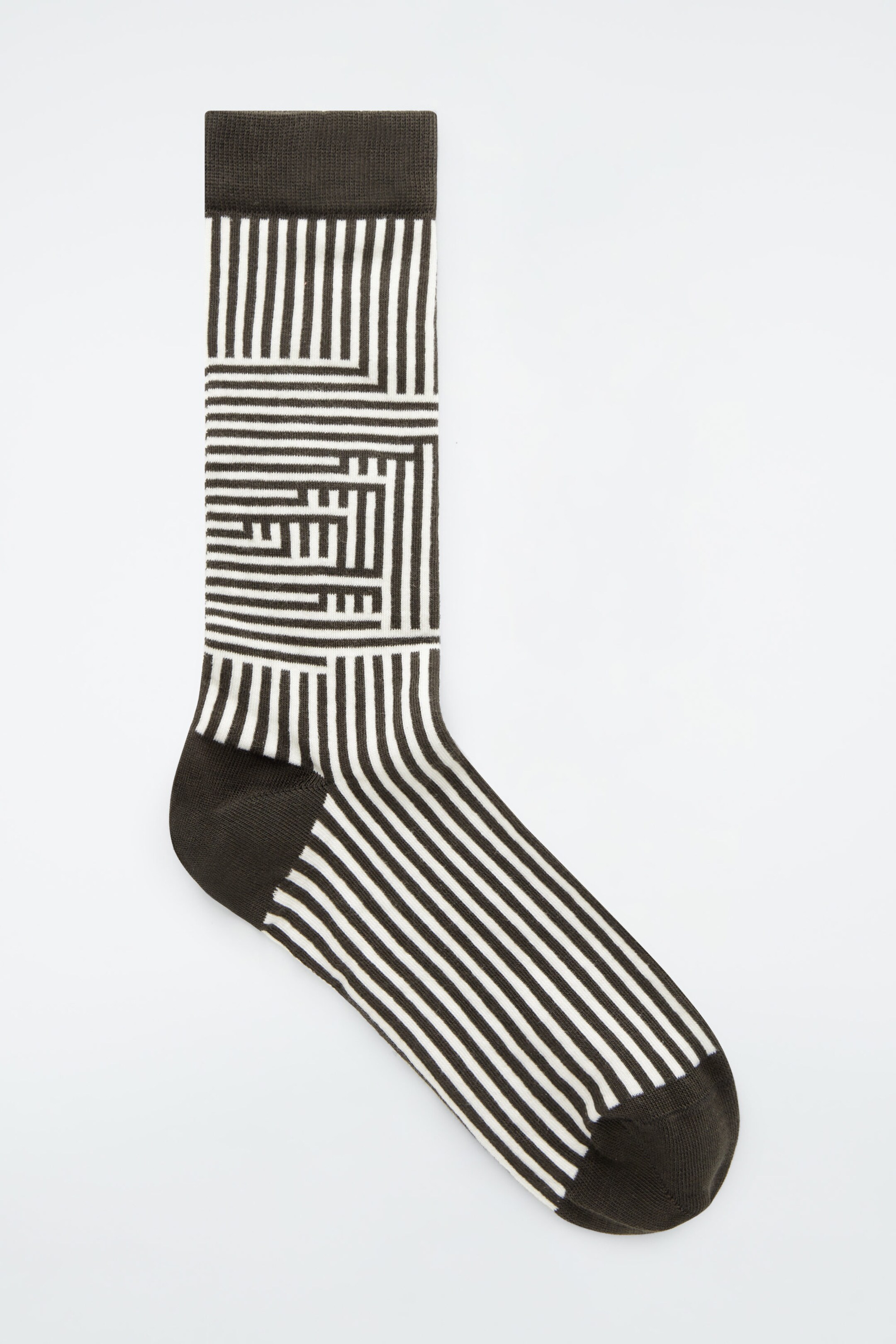 SOCKEN MIT GEOMETRISCHEM STREIFENMUSTER