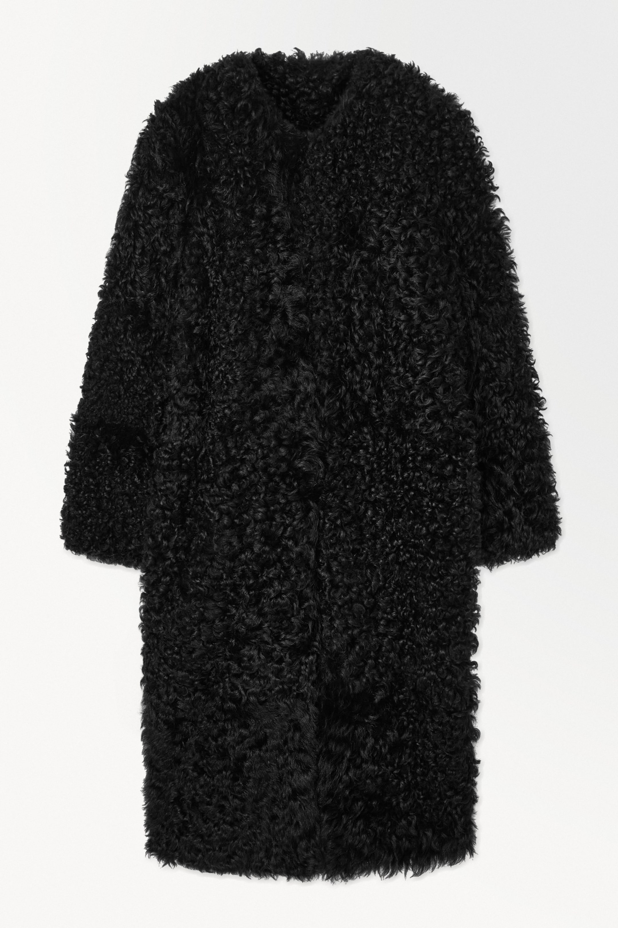 DER WENDBARE OVERSIZED-MANTEL AUS SHEARLING