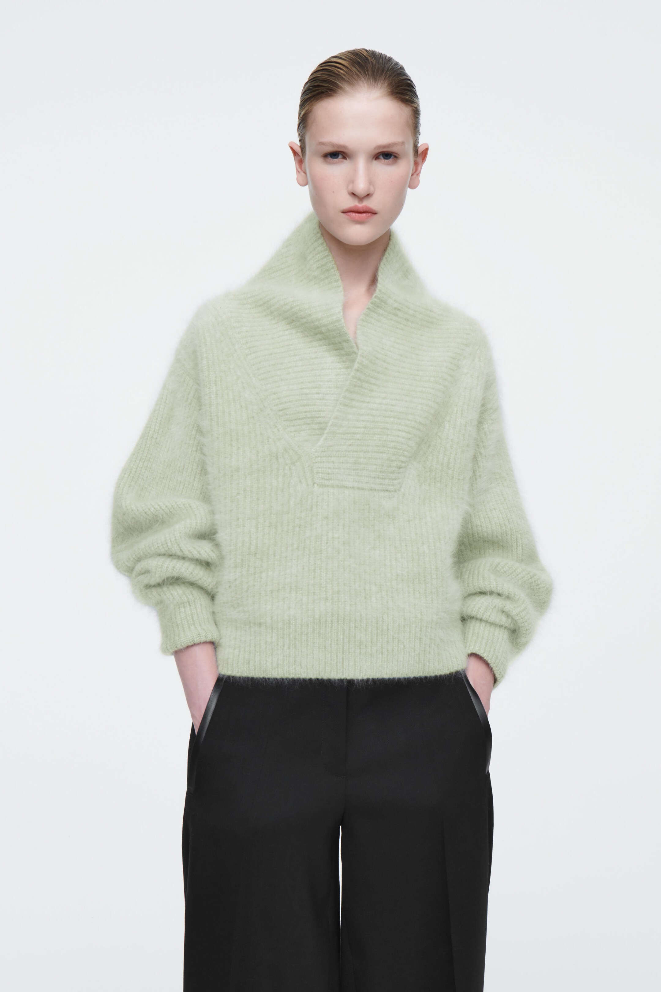 THE FUNNELNECK BRUSHEDCASHMERE JUMPER