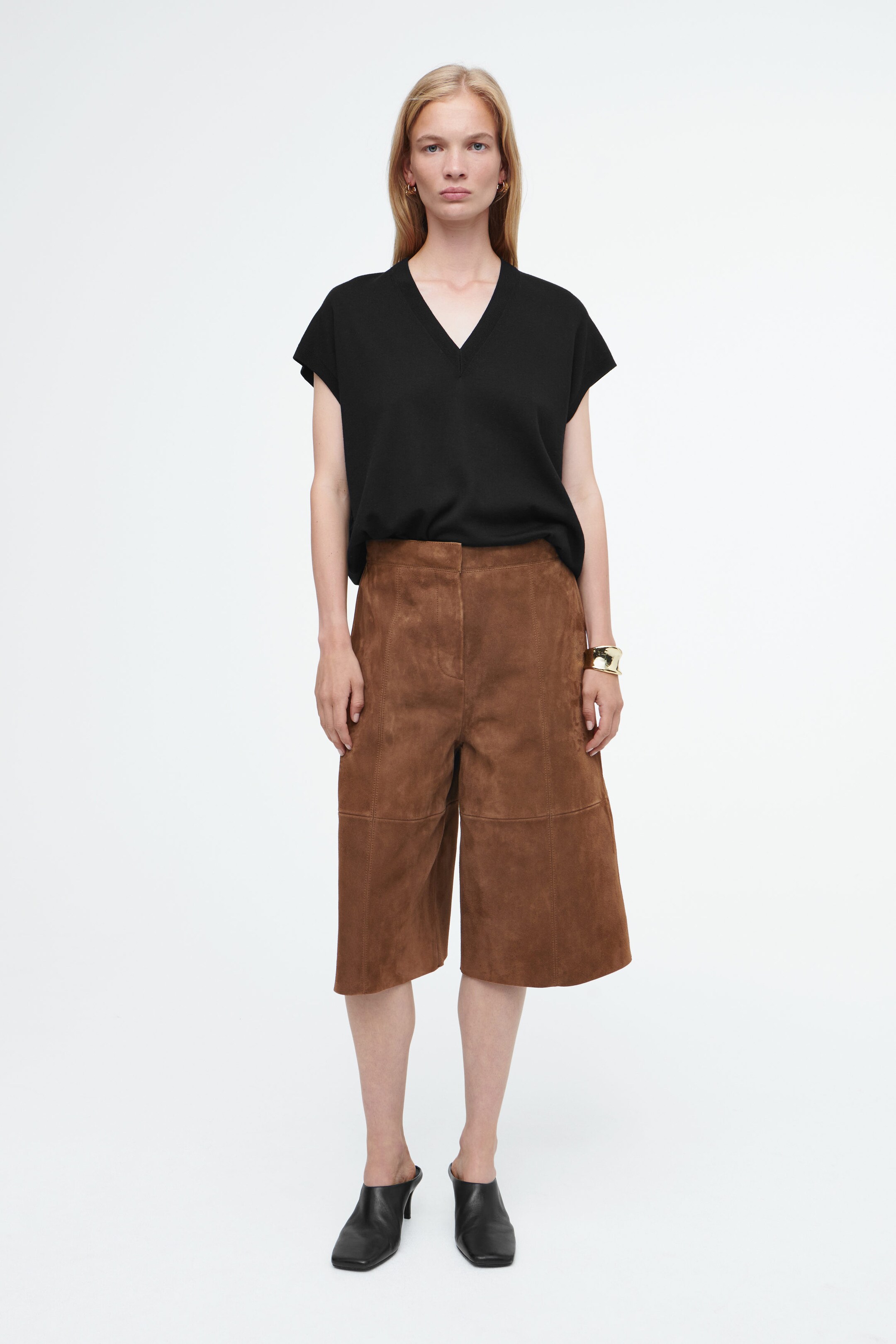 LONGLINE SUEDE SHORTS