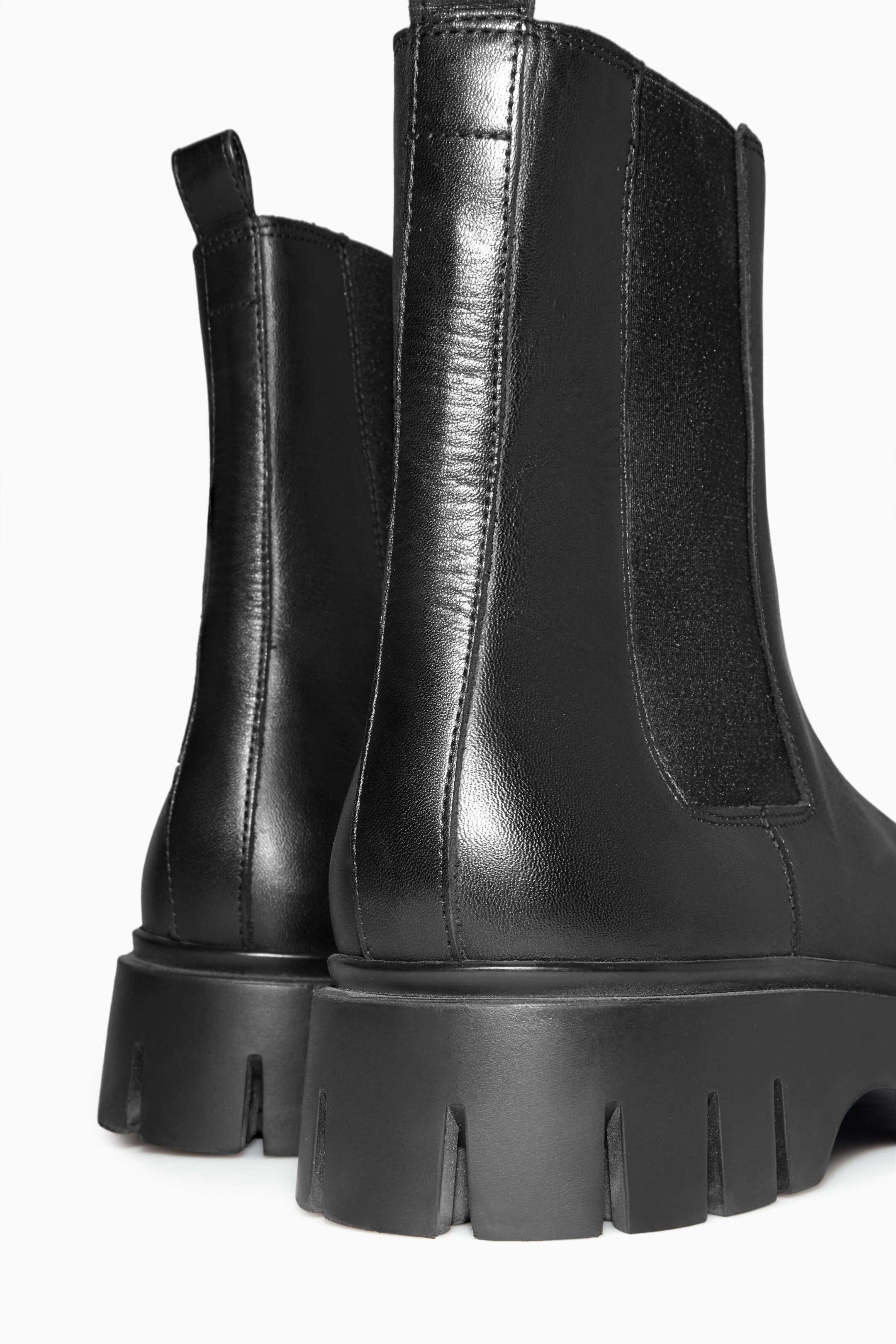 CHUNKY LEATHER CHELSEA BOOTS