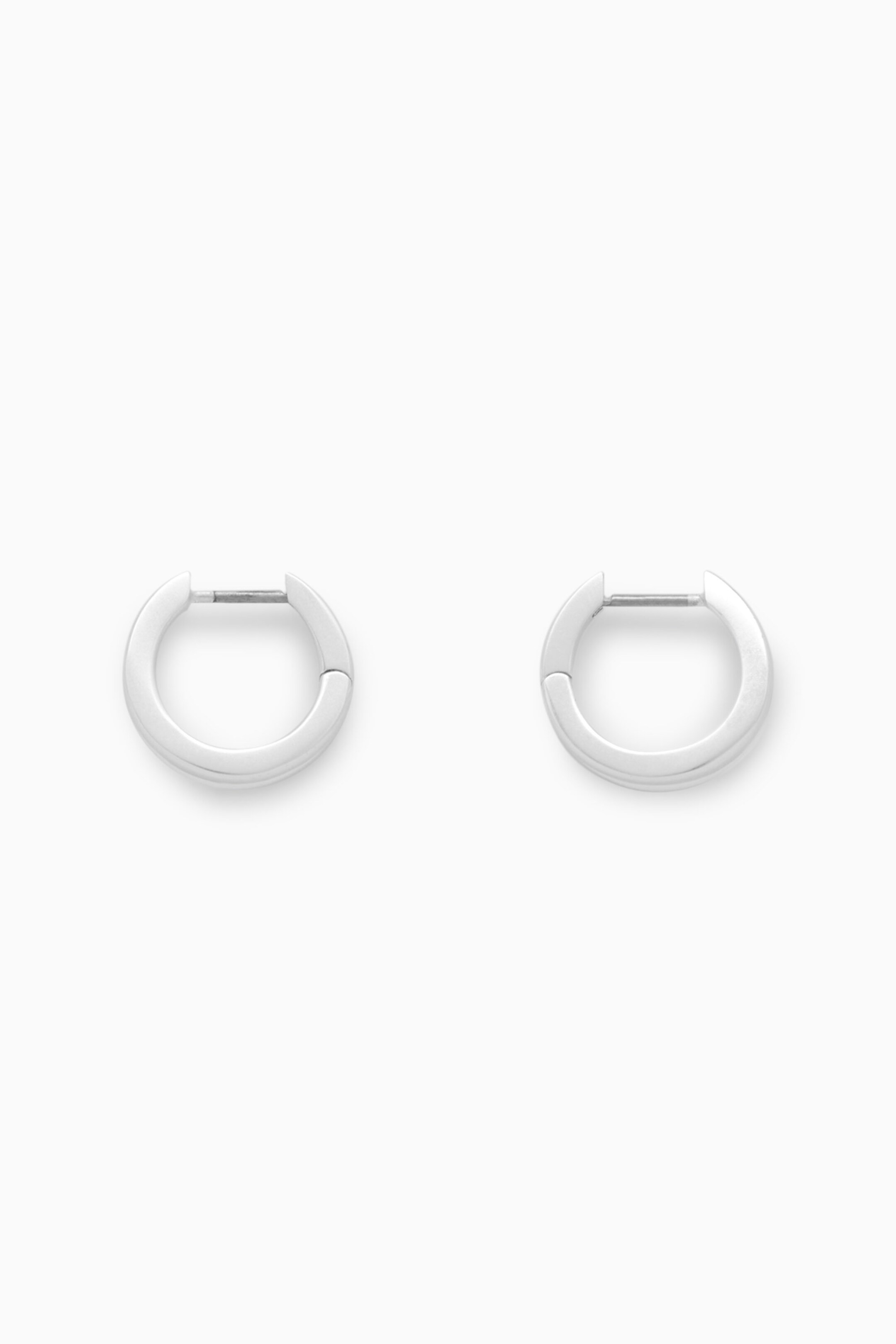 DOUBLE-LAYERED HOOP EARRINGS