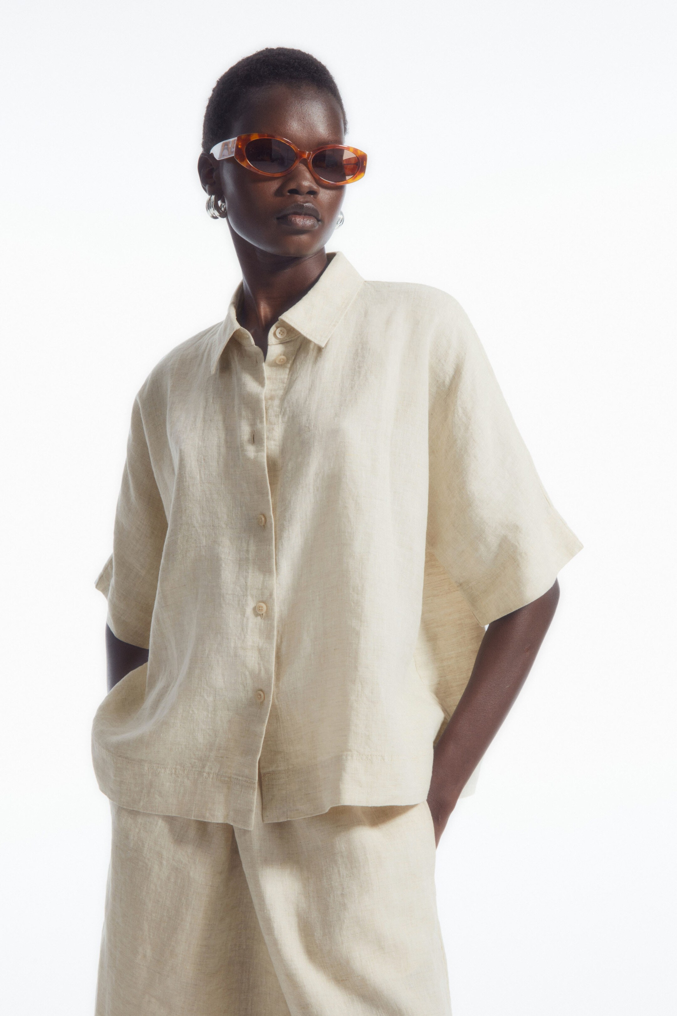 SHORT-SLEEVED LINEN SHIRT