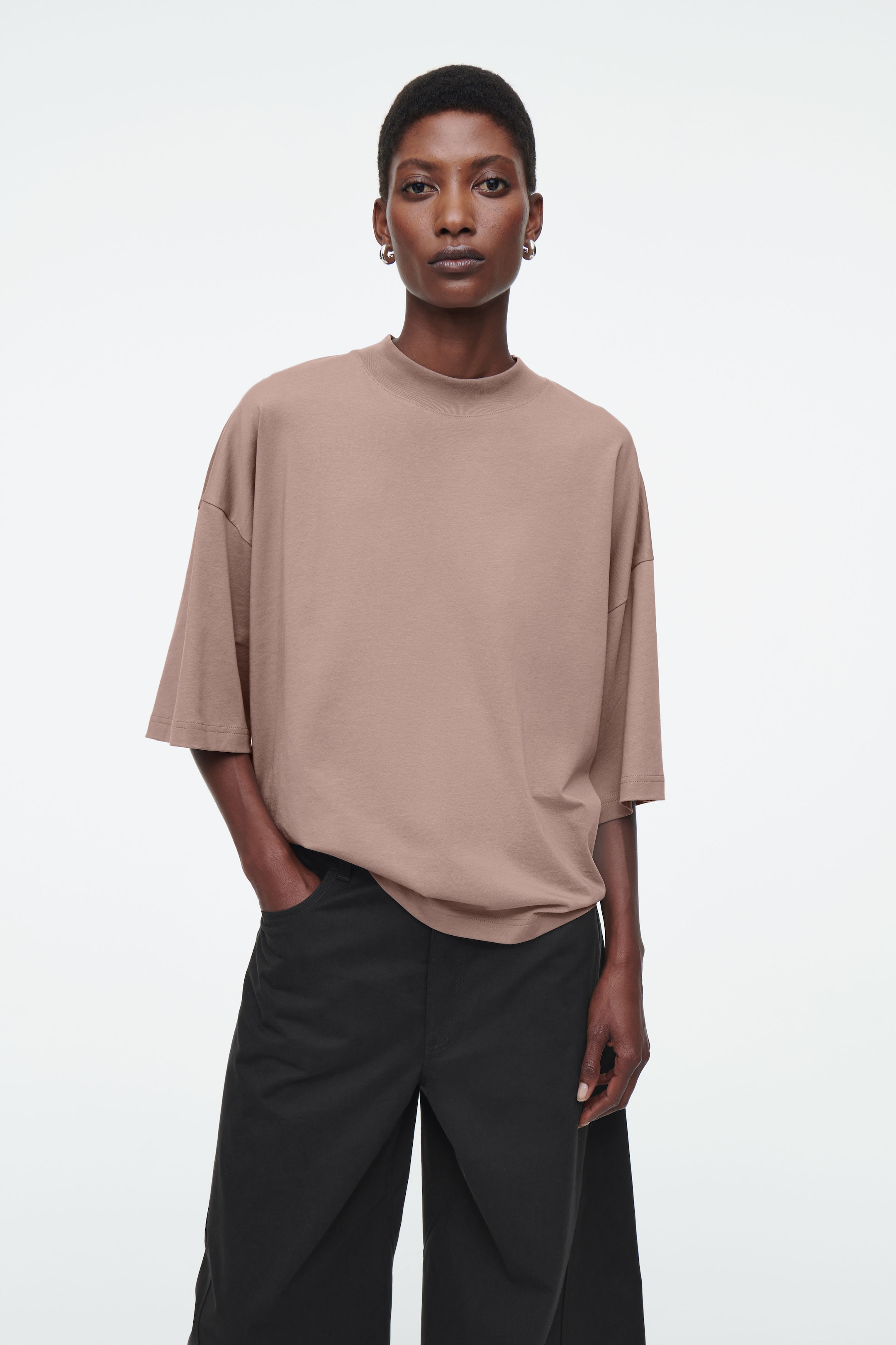 REGULAR BOXY MOCK-NECK T-SHIRT