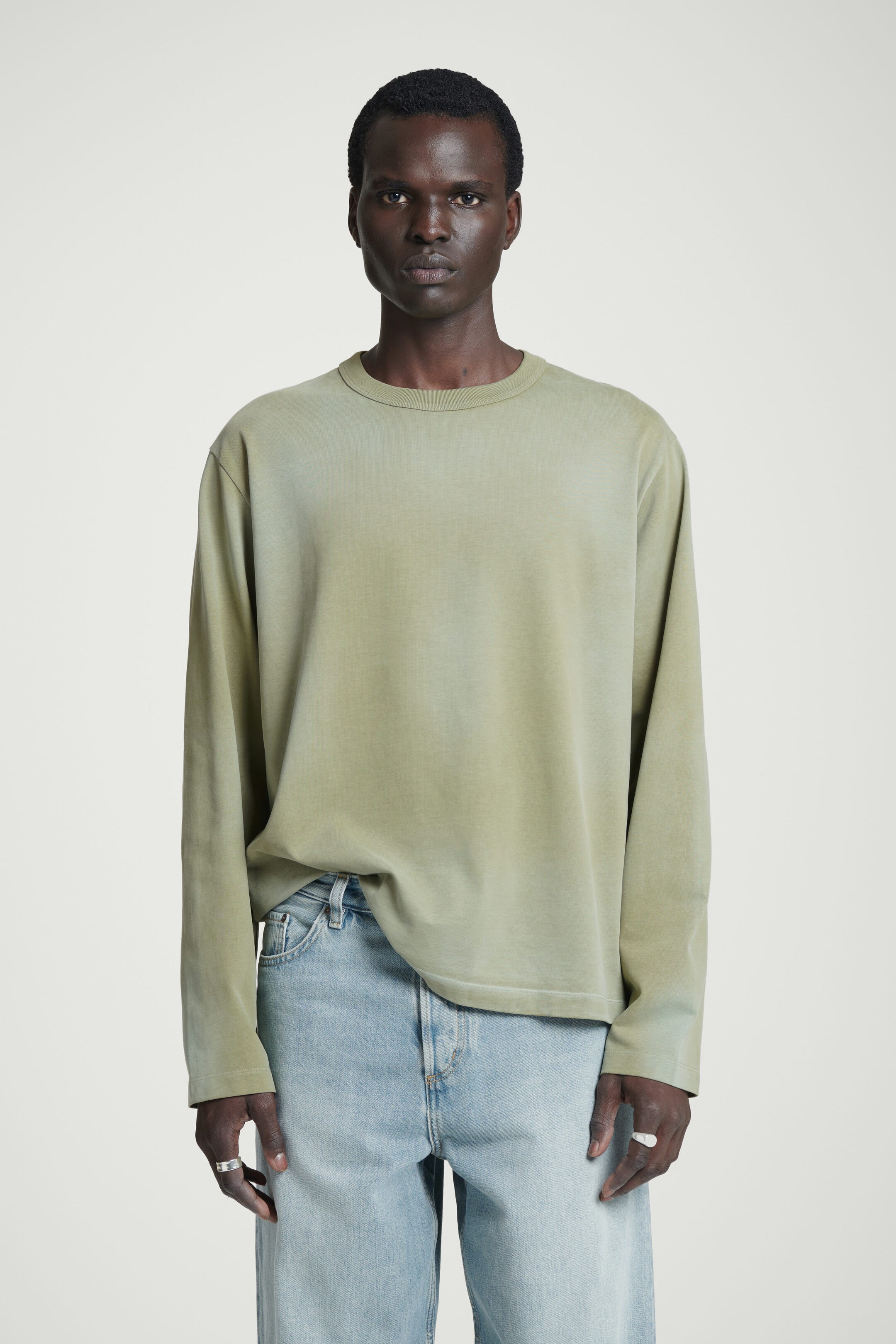 RELAXED HEAVYWEIGHT LONG-SLEEVED T-SHIRT