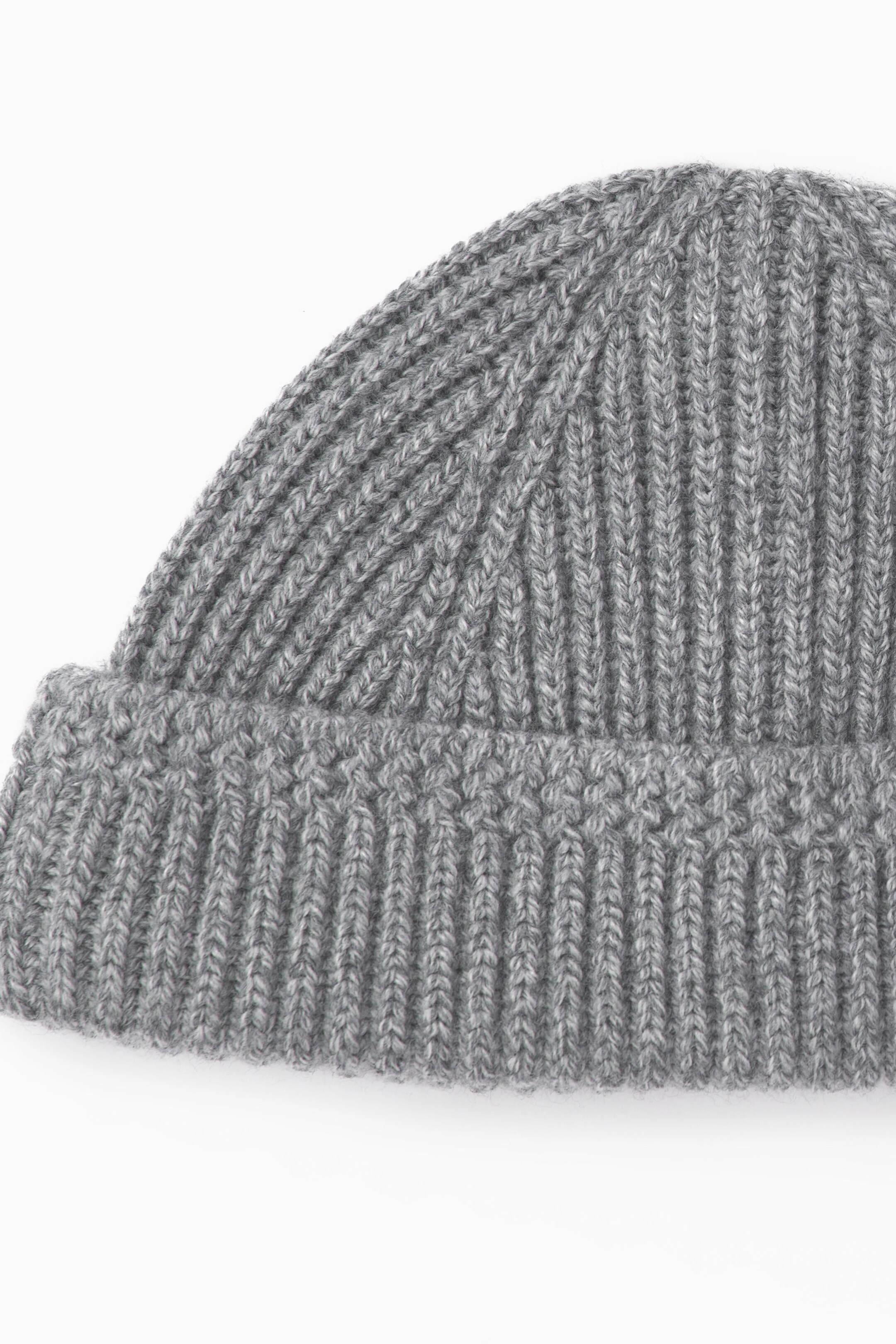 SHORT MERINO WOOL BEANIE