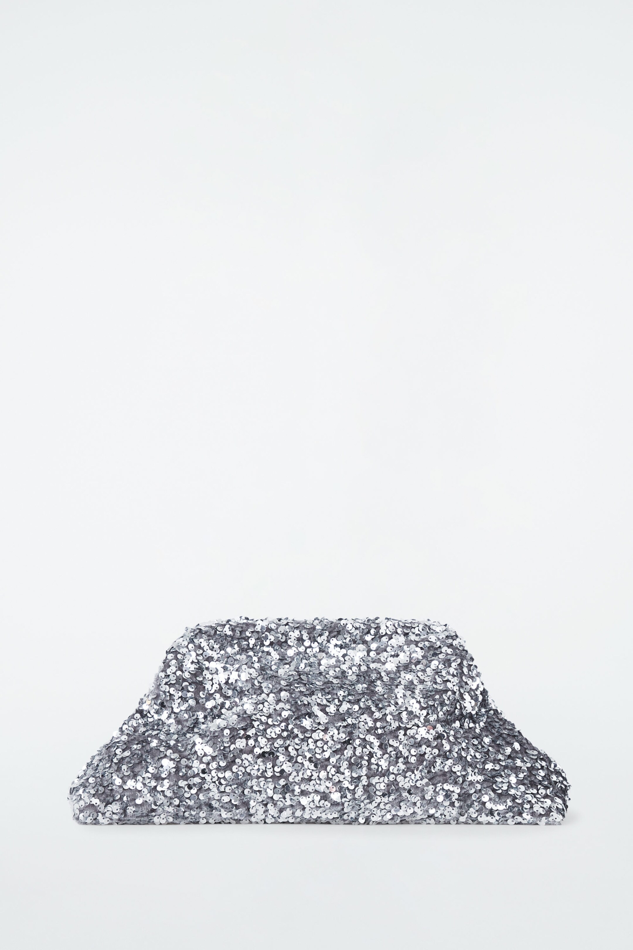 OVERSIZED-CLUTCH MIT PAILLETTEN