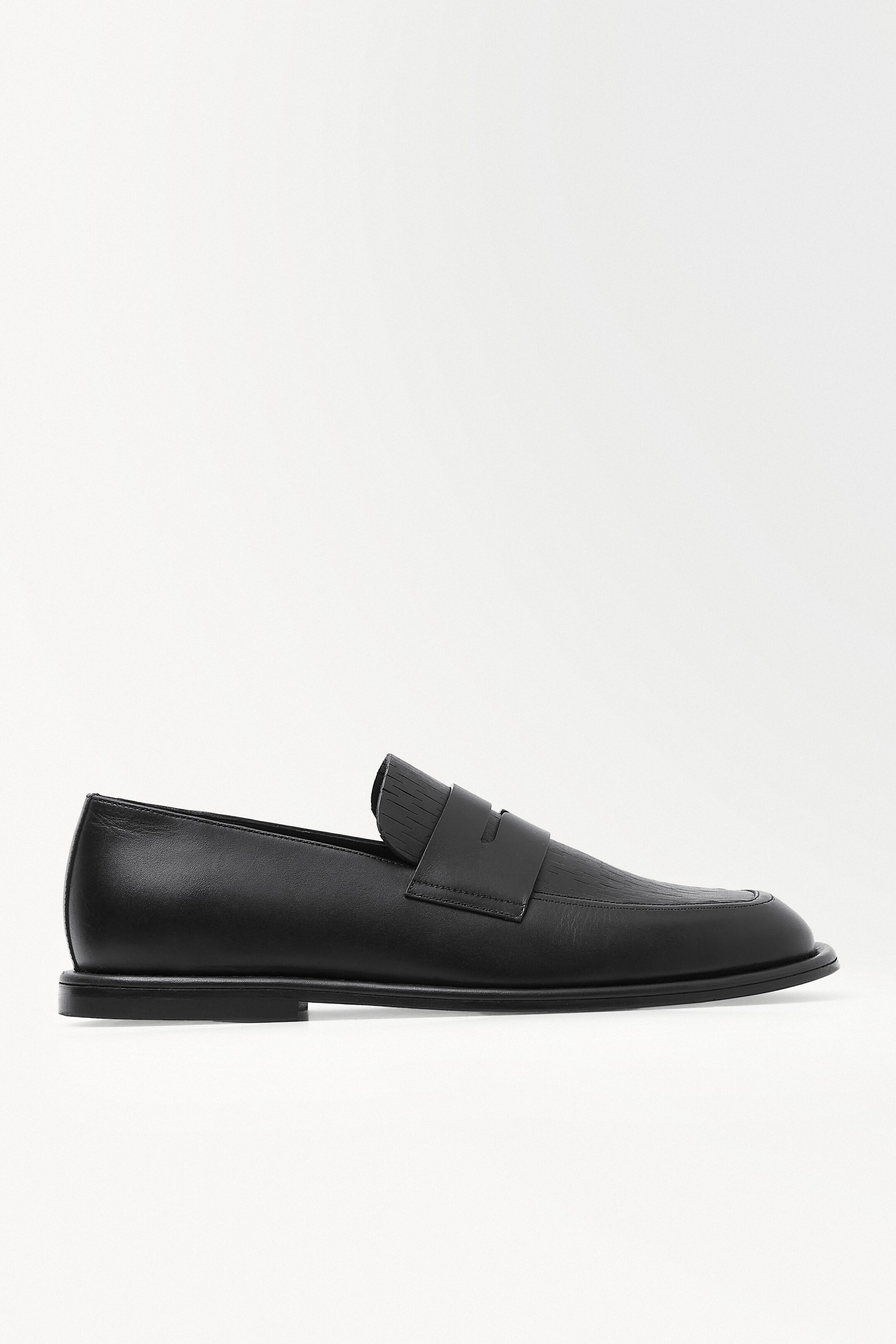 DIE PERFORIERTEN LEDER-LOAFERS