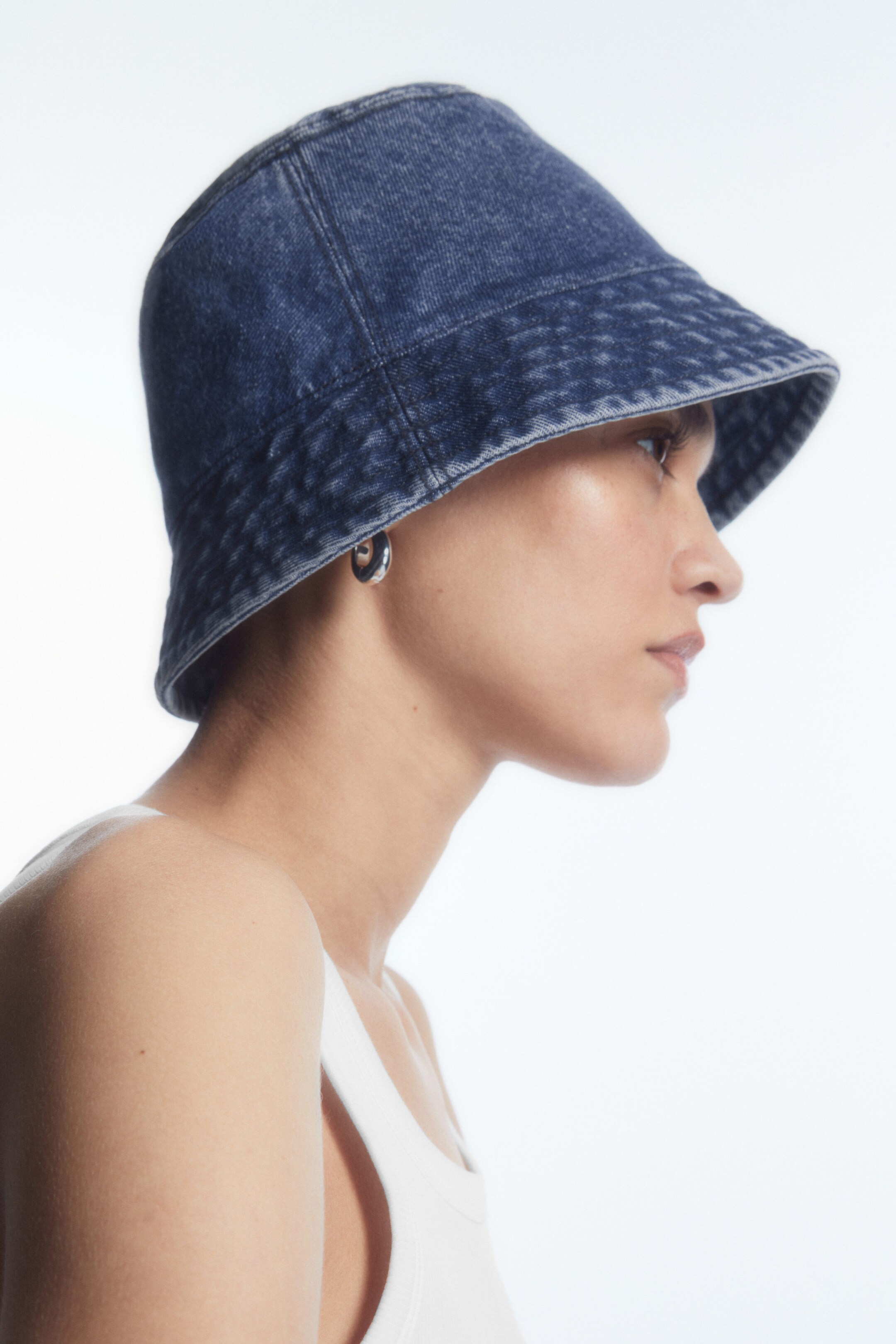 DENIM BUCKET HAT