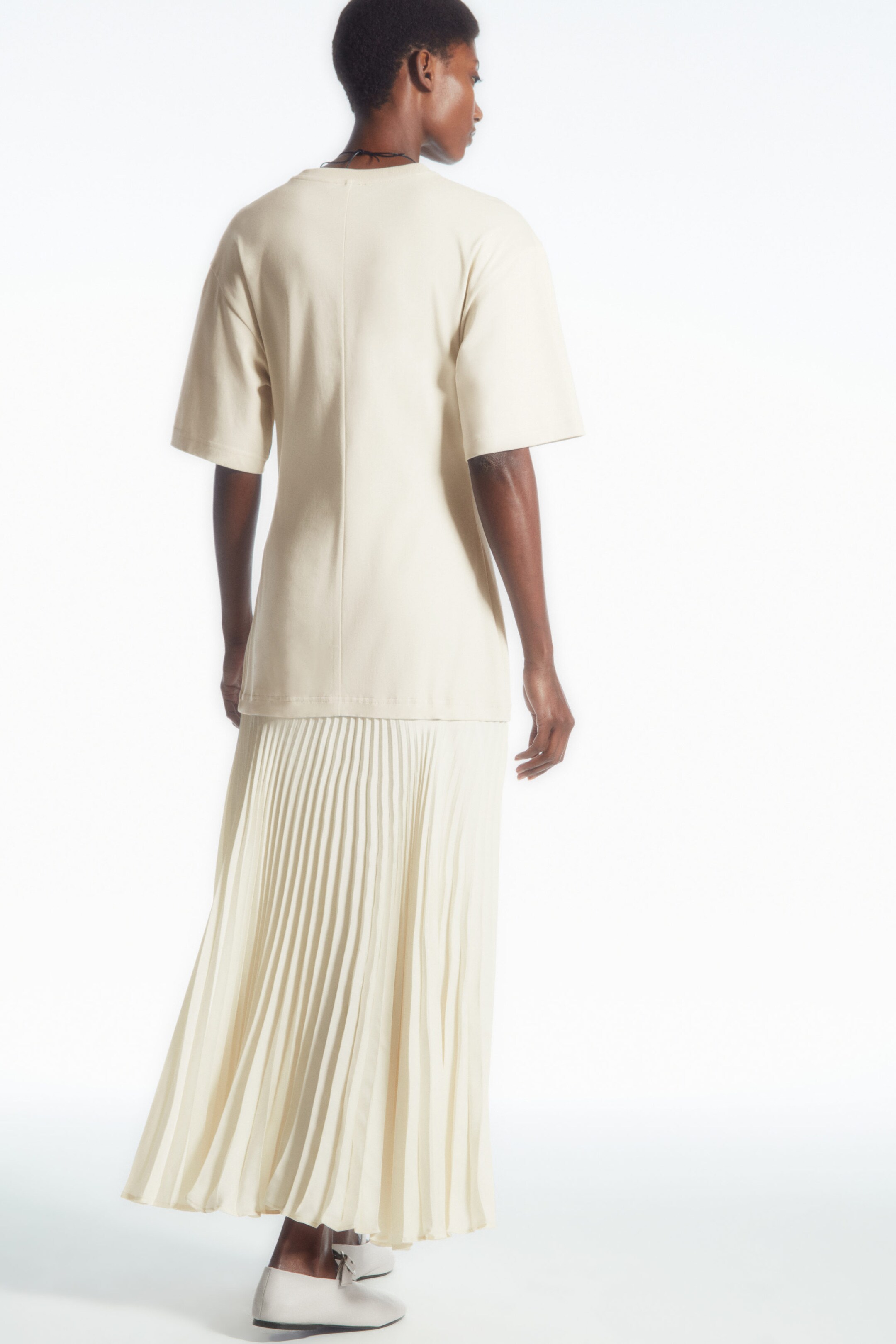 PLEATED-SKIRT T-SHIRT DRESS - OFF-WHITE