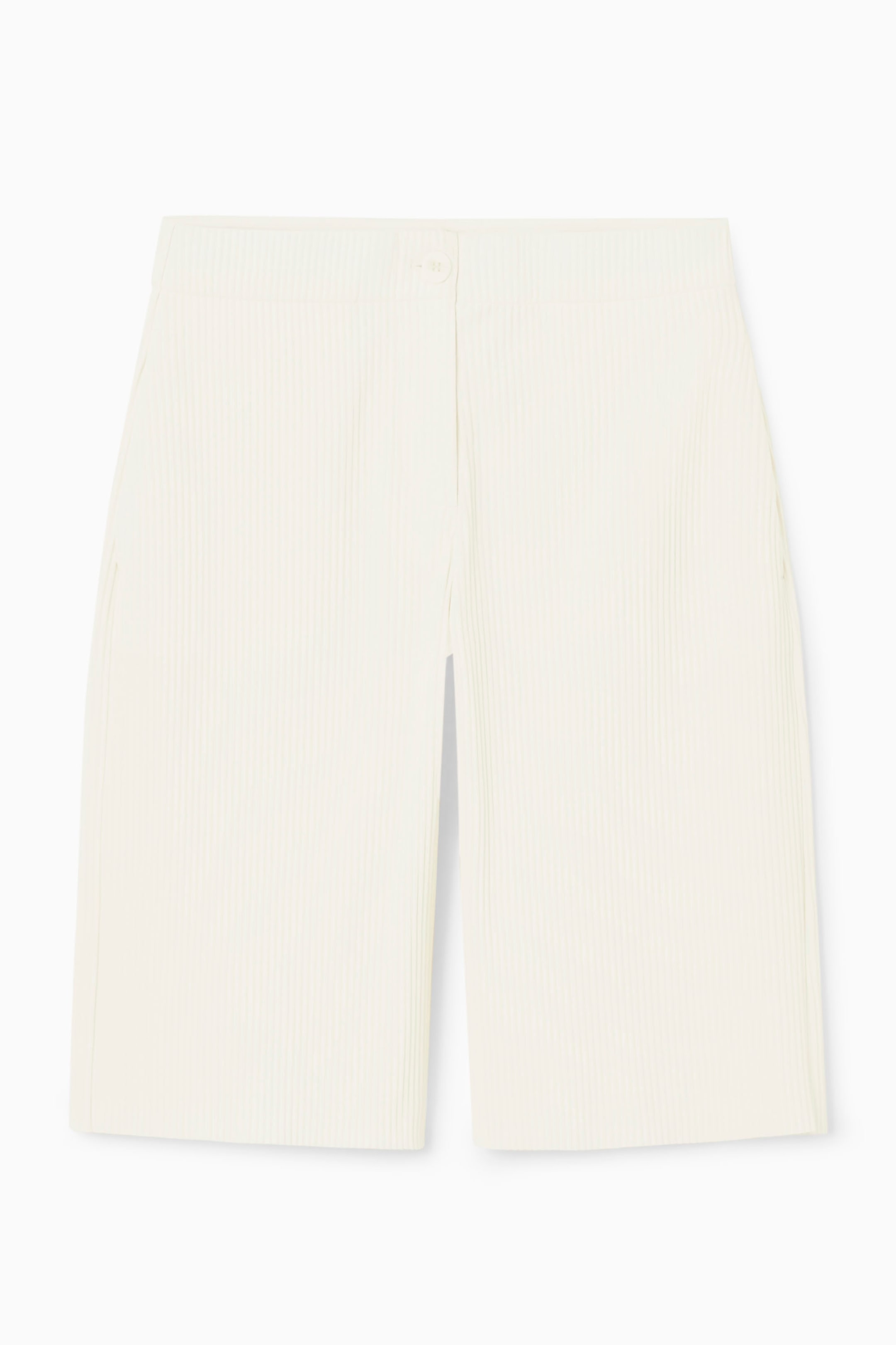 PLEATED BERMUDA SHORTS