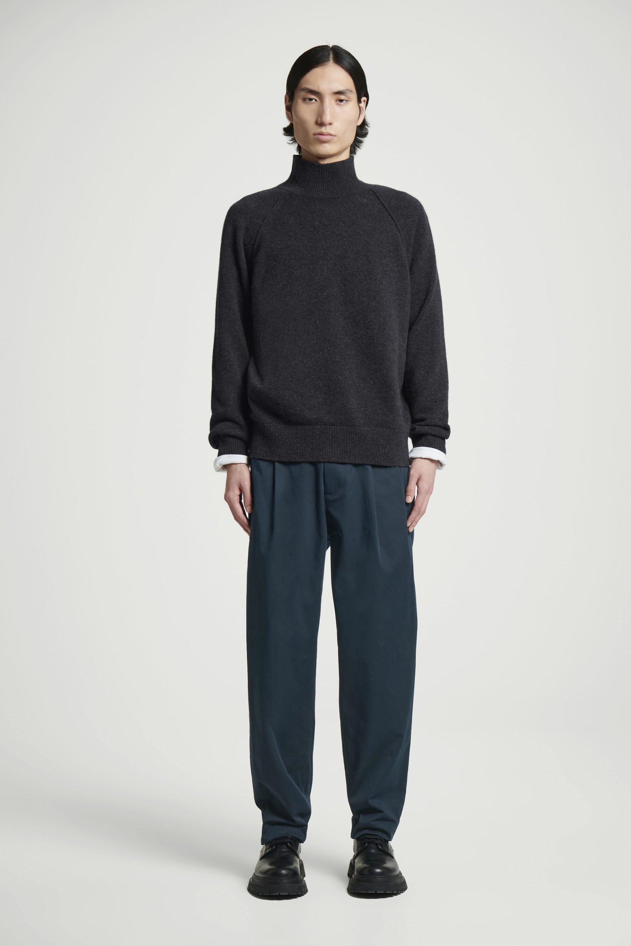 RELAXED PLEATED COTTON TAPERED TROUSERS