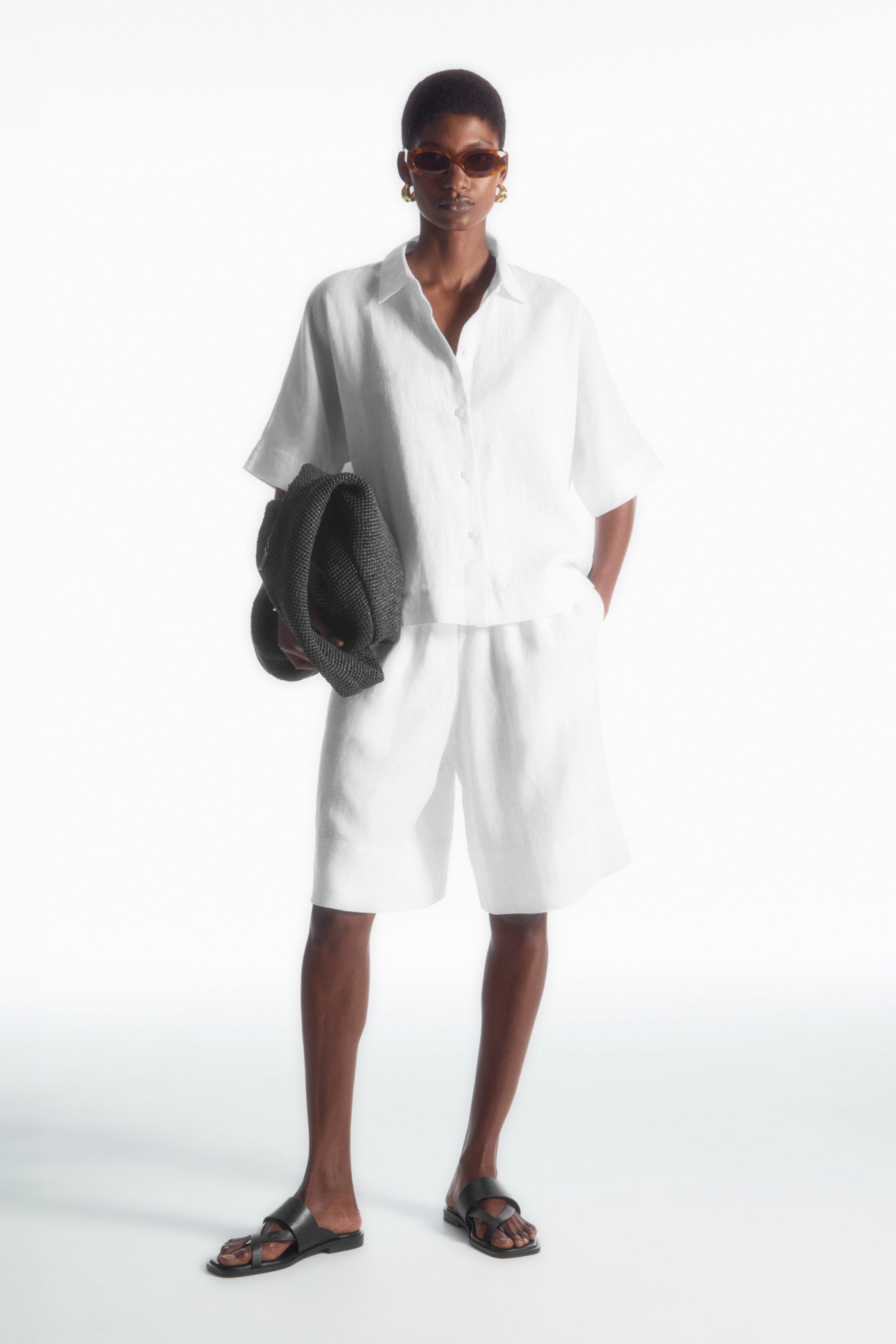 ELASTICATED LINEN SHORTS