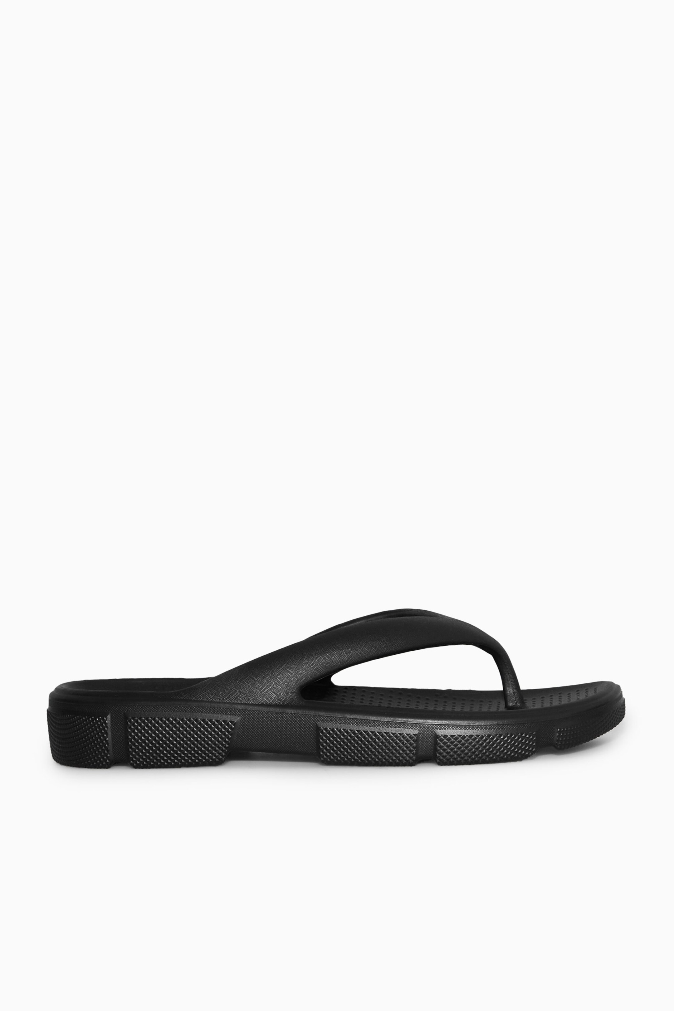 CHUNKY LOW-PLATFORM FLIP FLOPS