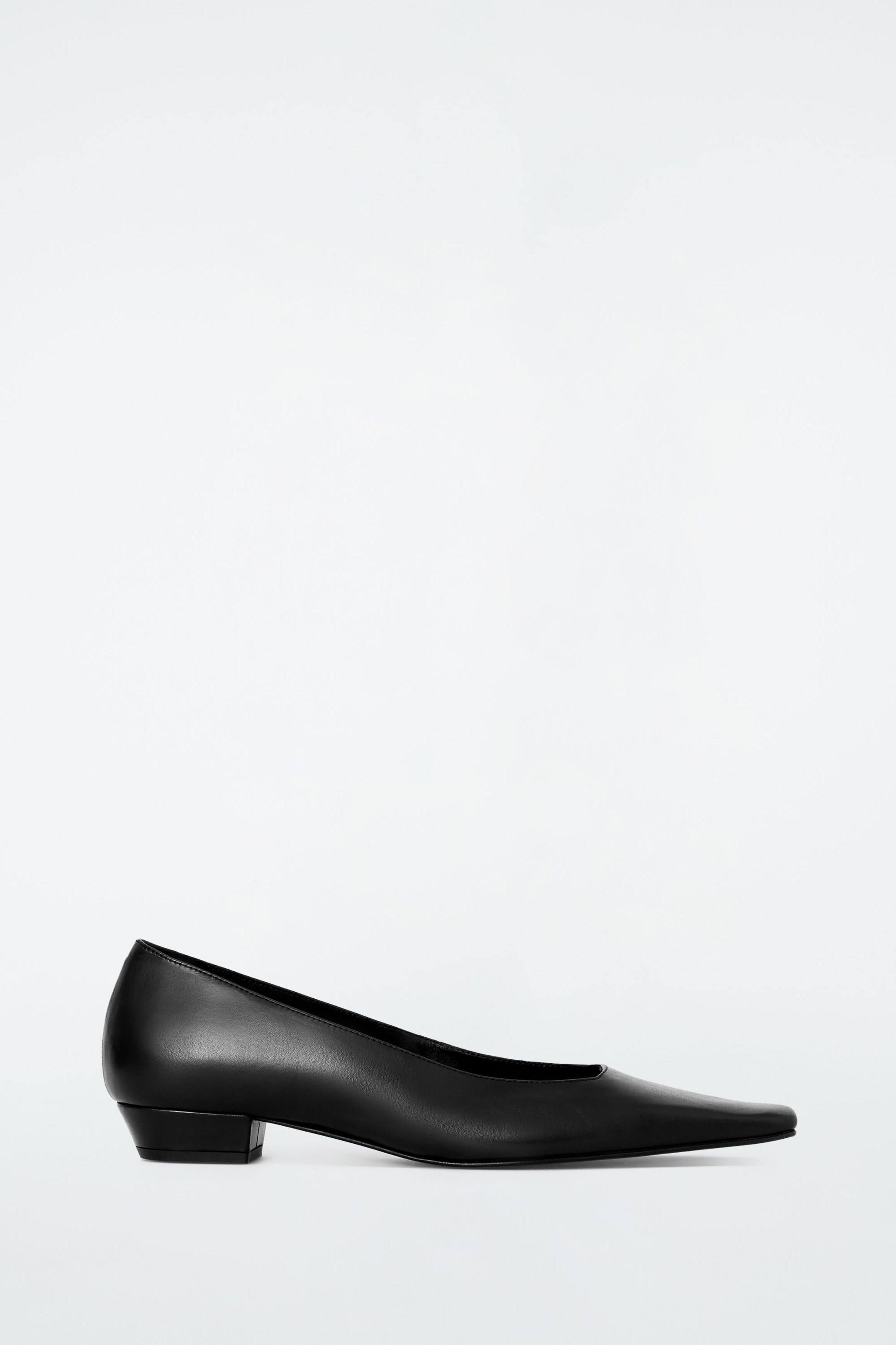 SQUARE-TOE LEATHER COURT SHOES