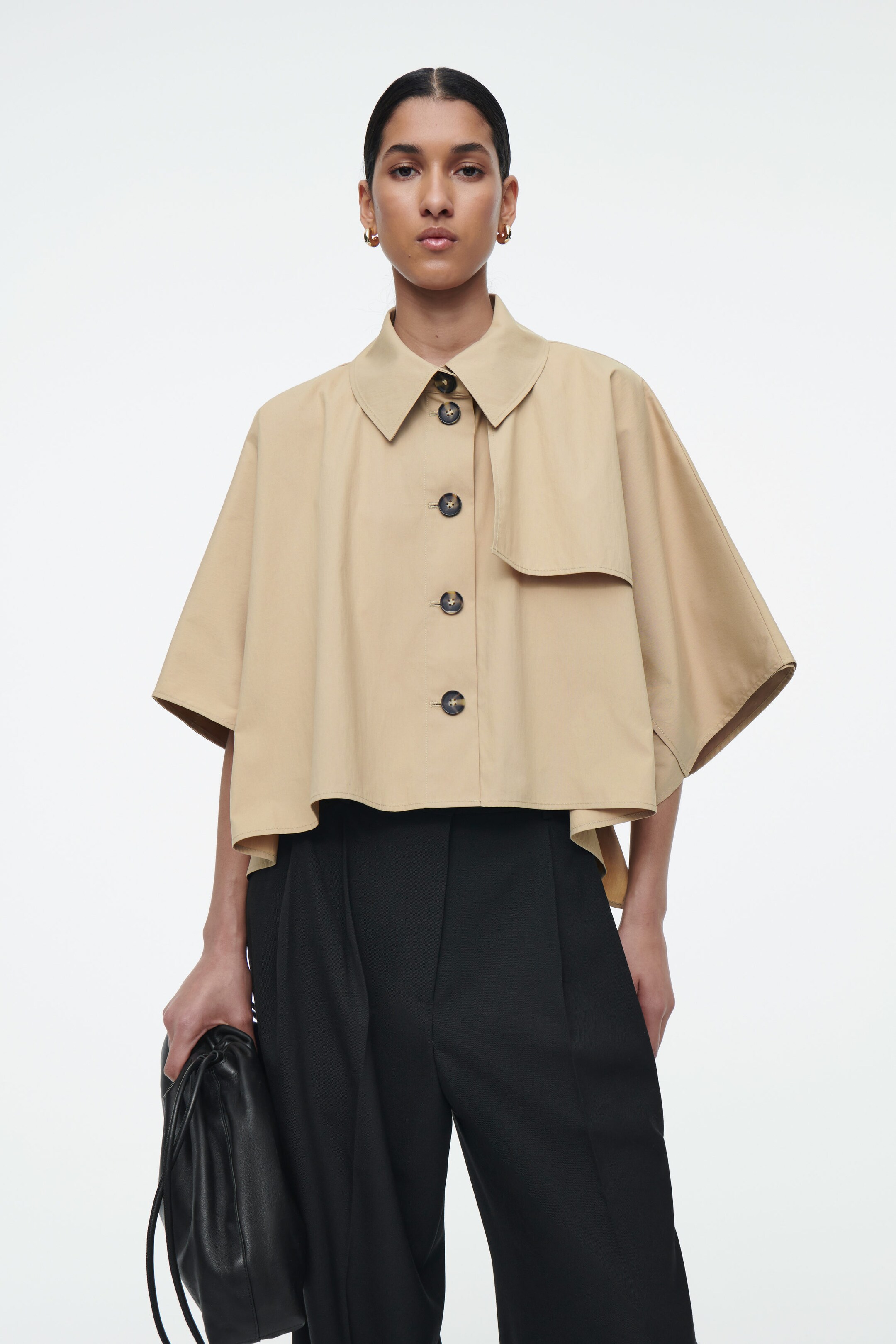 CAPE COURTE FAÇON TRENCH-COAT