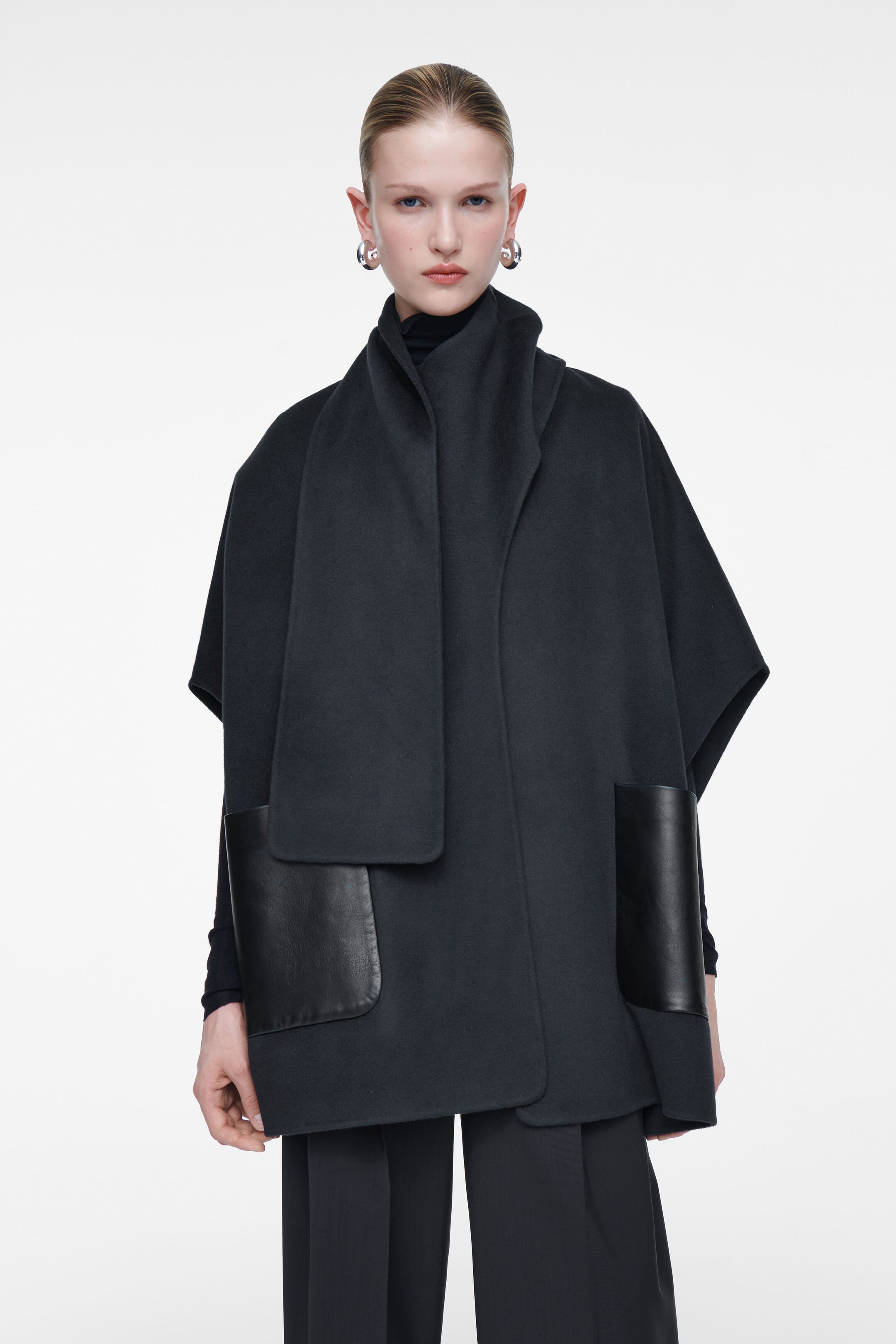 DOUBLE-FACED WOOL SCARF CAPE