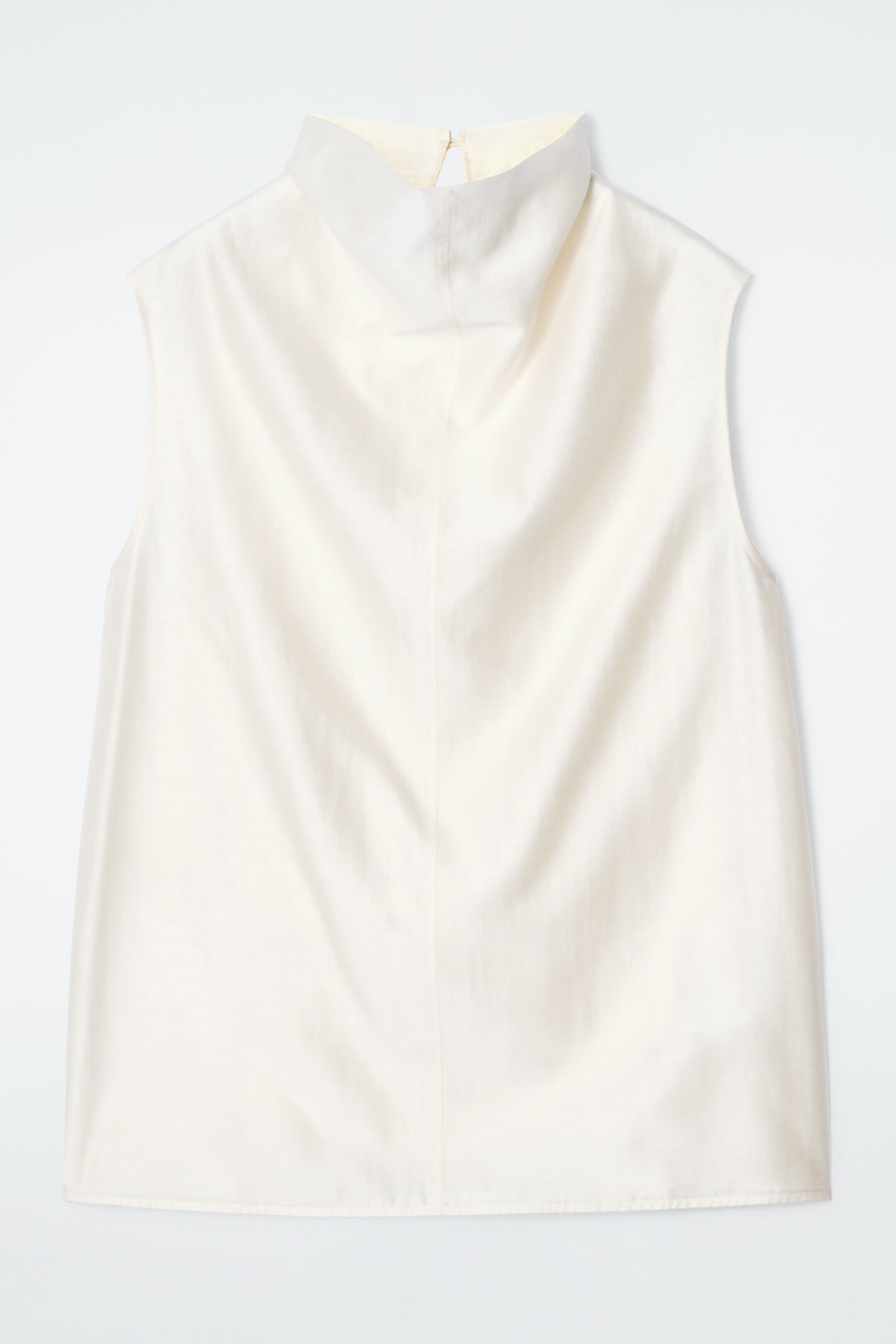 BLOUSE SANS MANCHES À COL CHEMINÉE