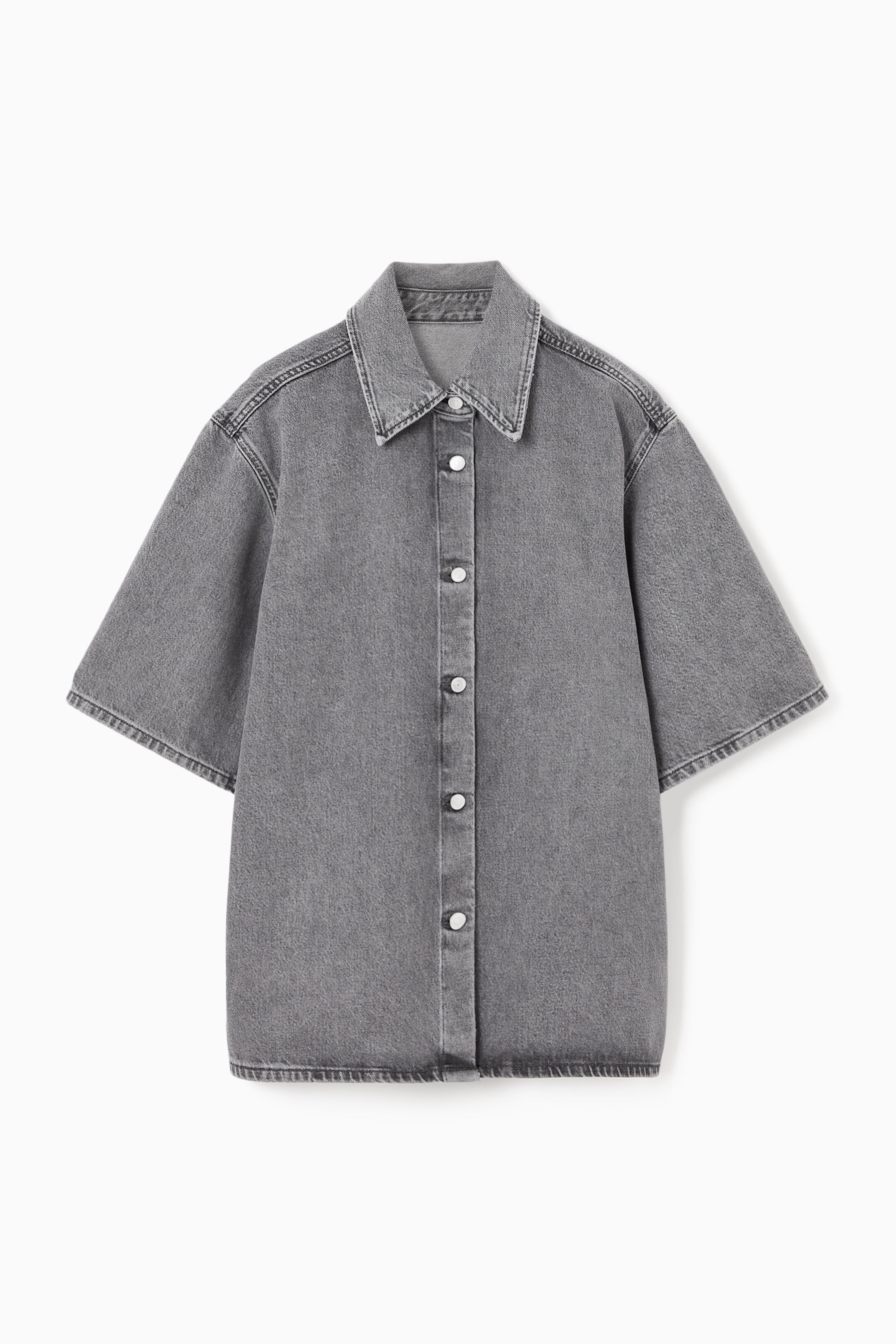 SHORT-SLEEVED DENIM SHIRT