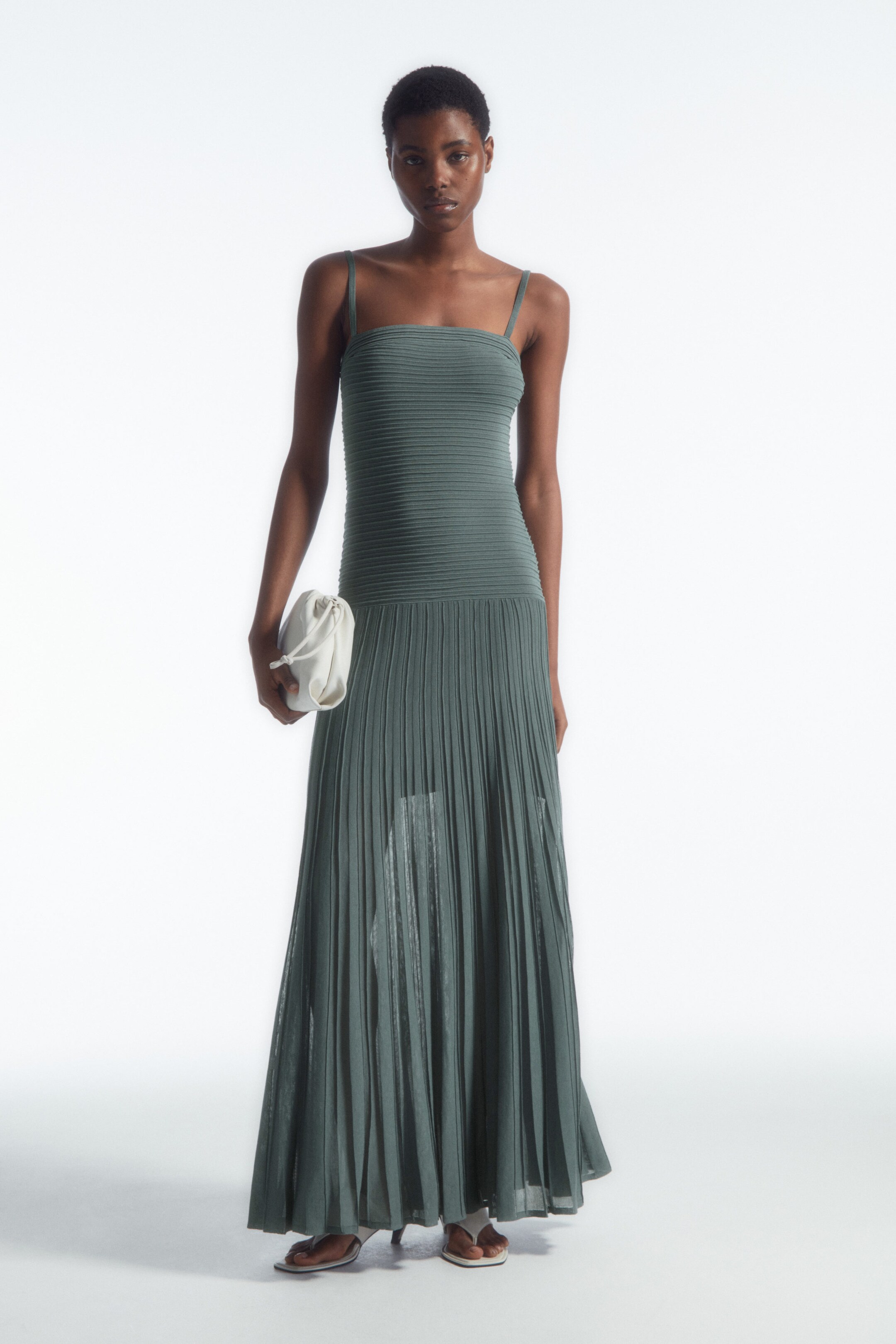 PLEATED KNITTED MAXI DRESS