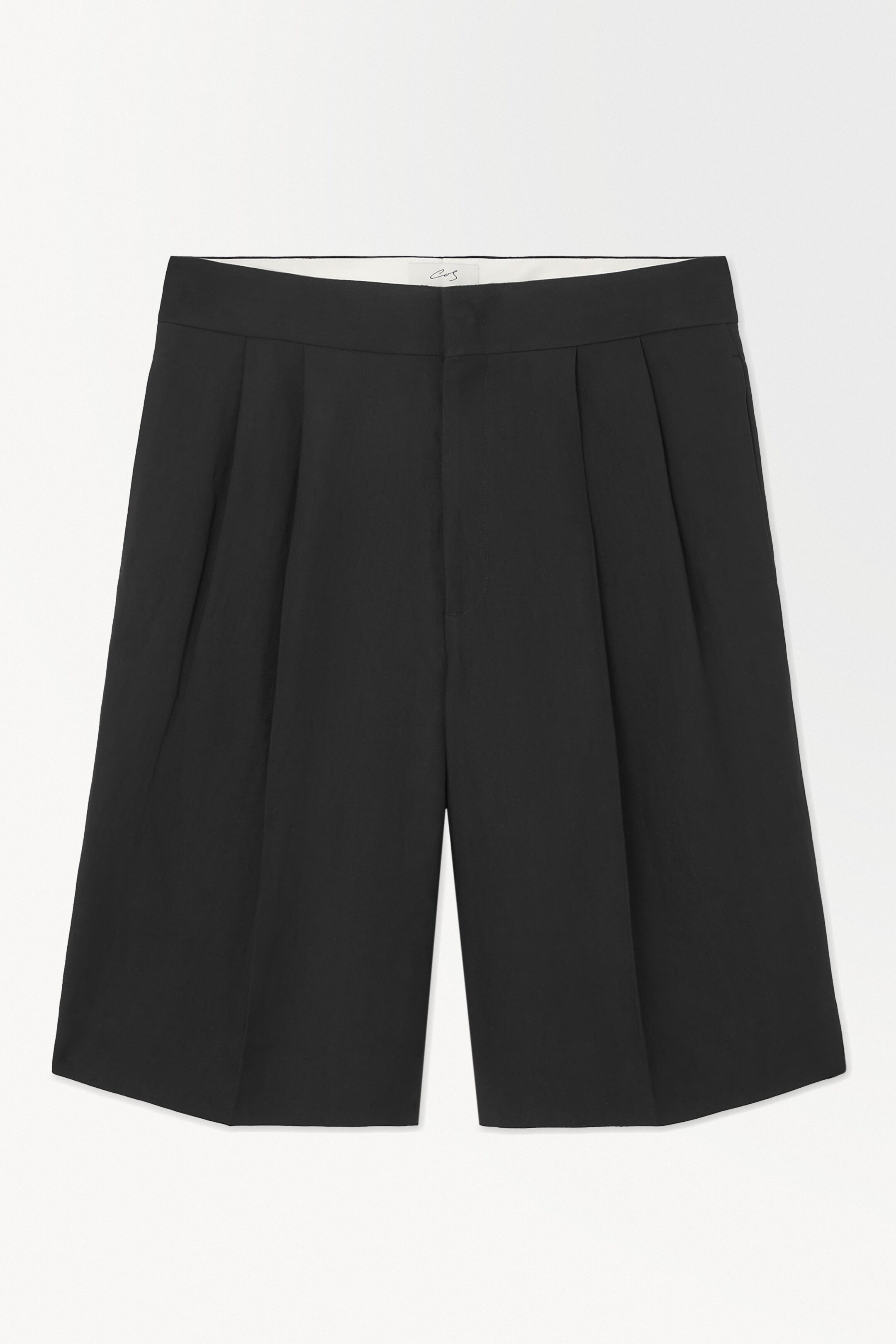 THE PLEATED SHORTS