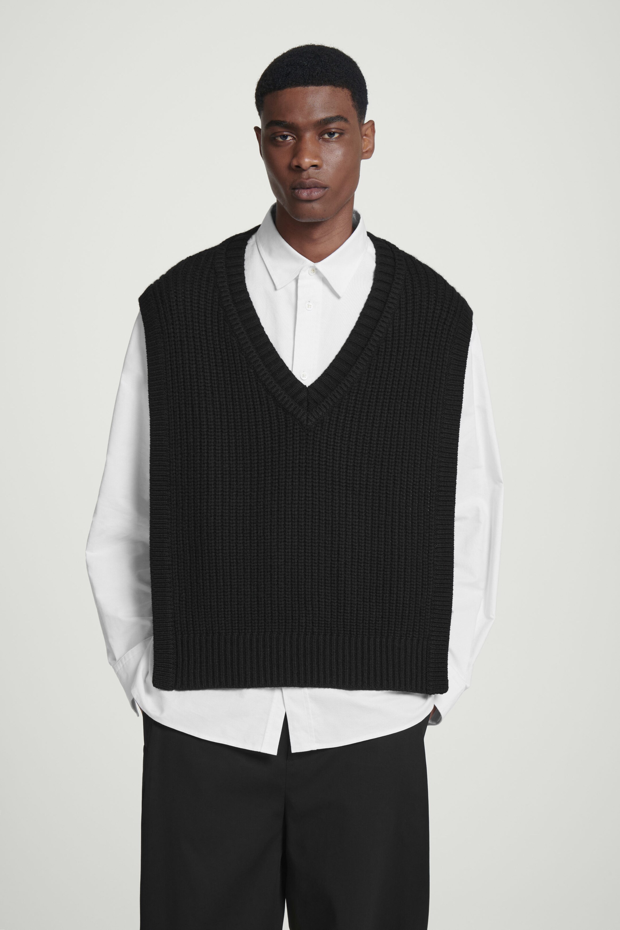 WOOL-CASHMERE V-NECK HYBRID VEST