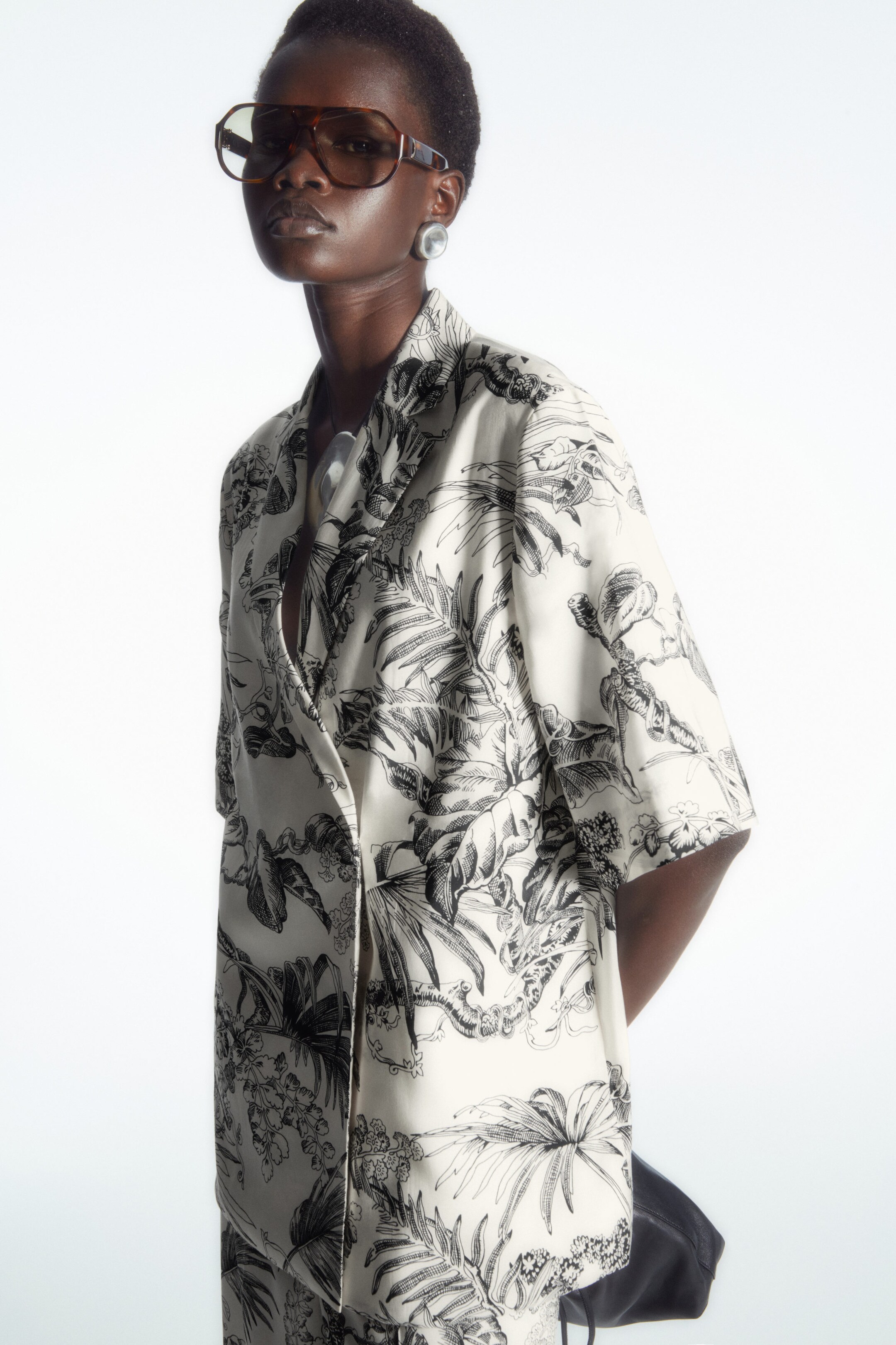 KURZARM-BLAZER MIT BOTANISCHEM PRINT