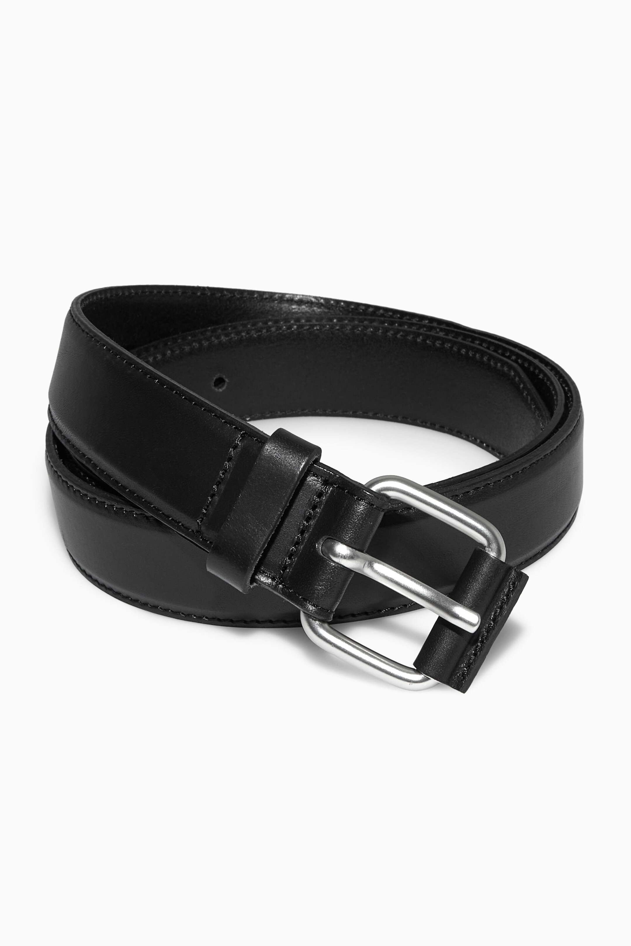 CEINTURE EN CUIR À BOUCLE