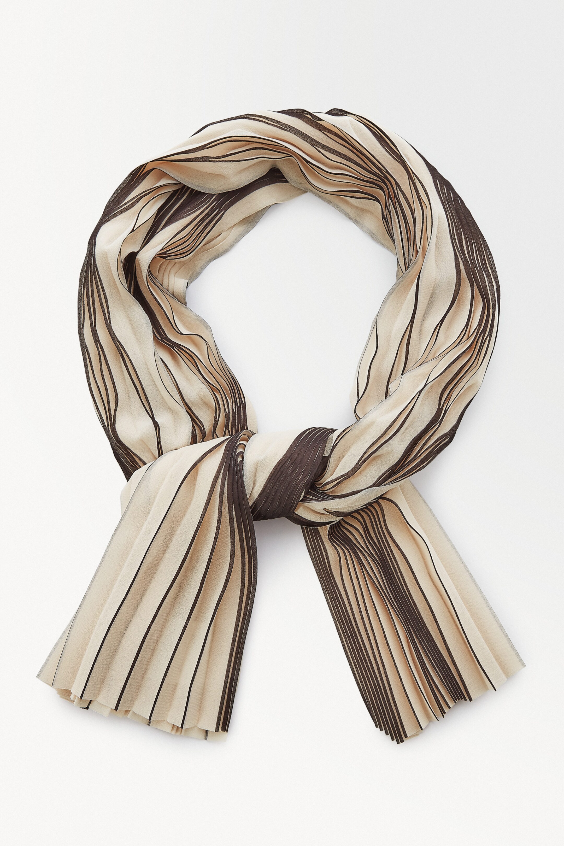 LE FOULARD EN MOUSSELINE PLISSÉE